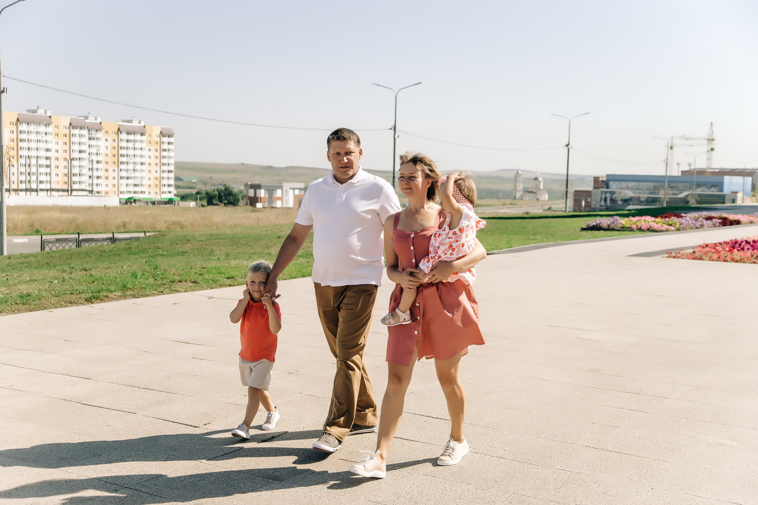 Семейная городская прогулка. Ольга Плаксина фотограф в Саратове