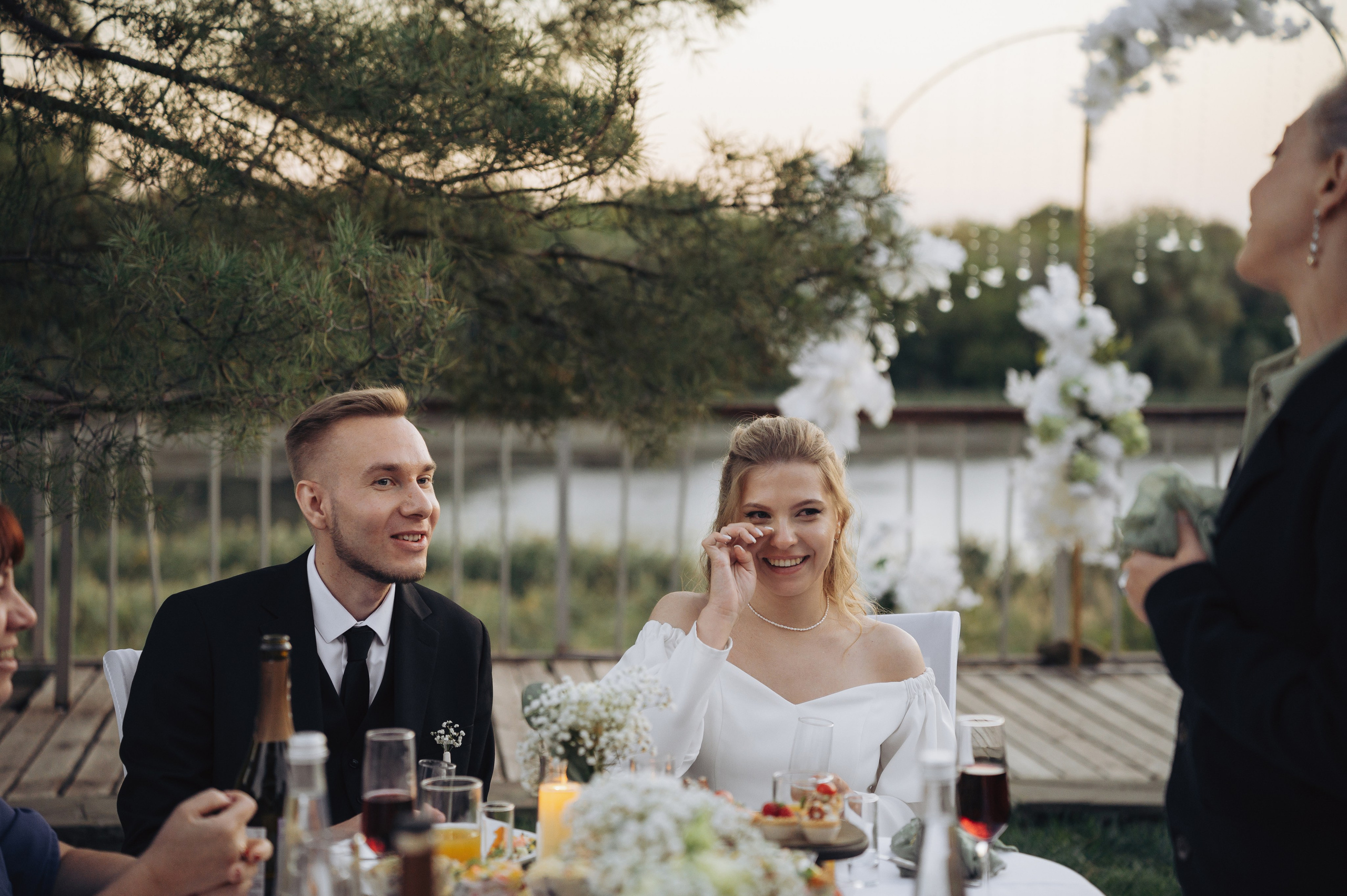 Свадебная съемка в Ростове, прогулка на яхте и семейный ужин за городом