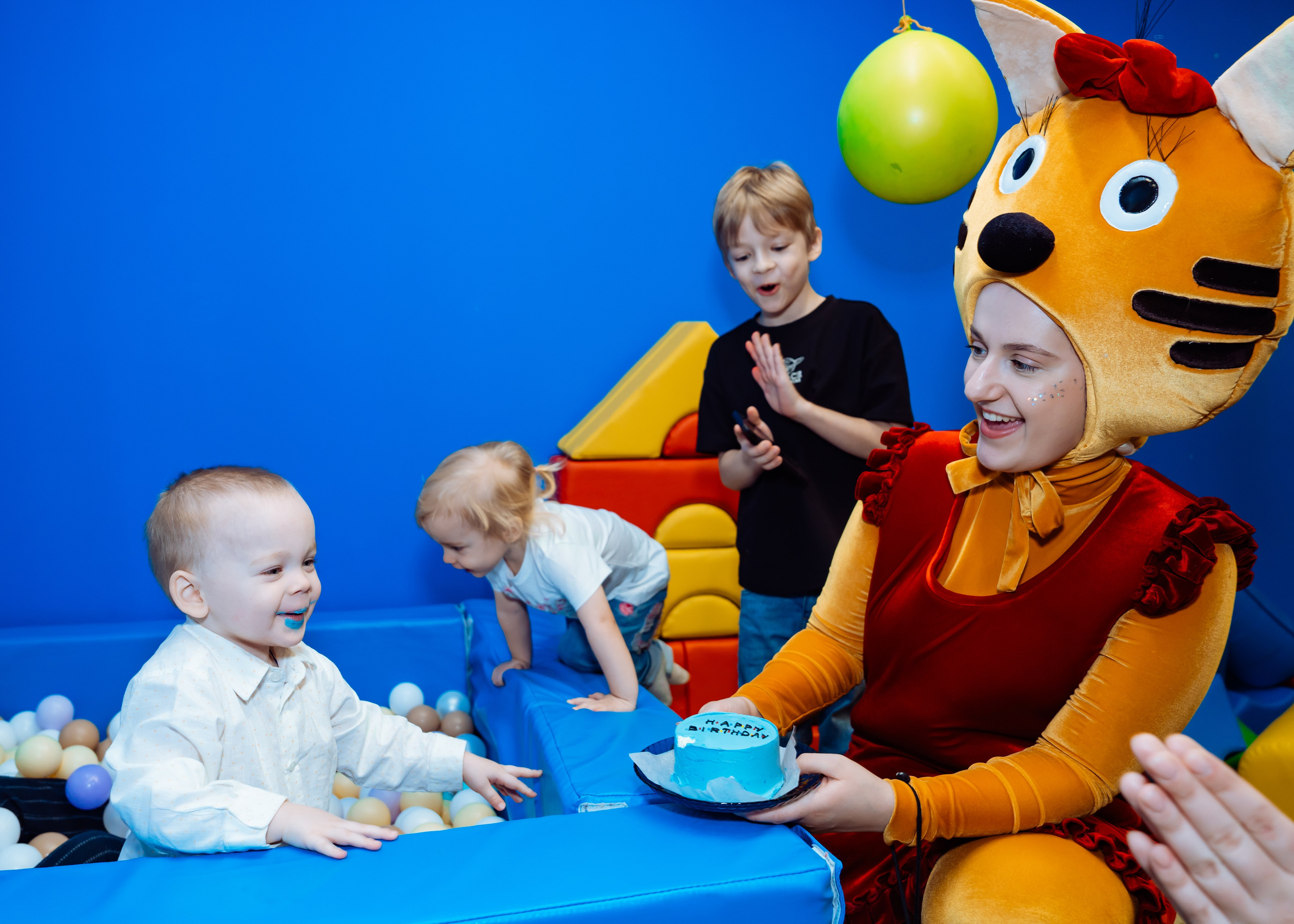 Карамелька в гостях у Романа. Крамер Юлиана детский и семейный фотограф