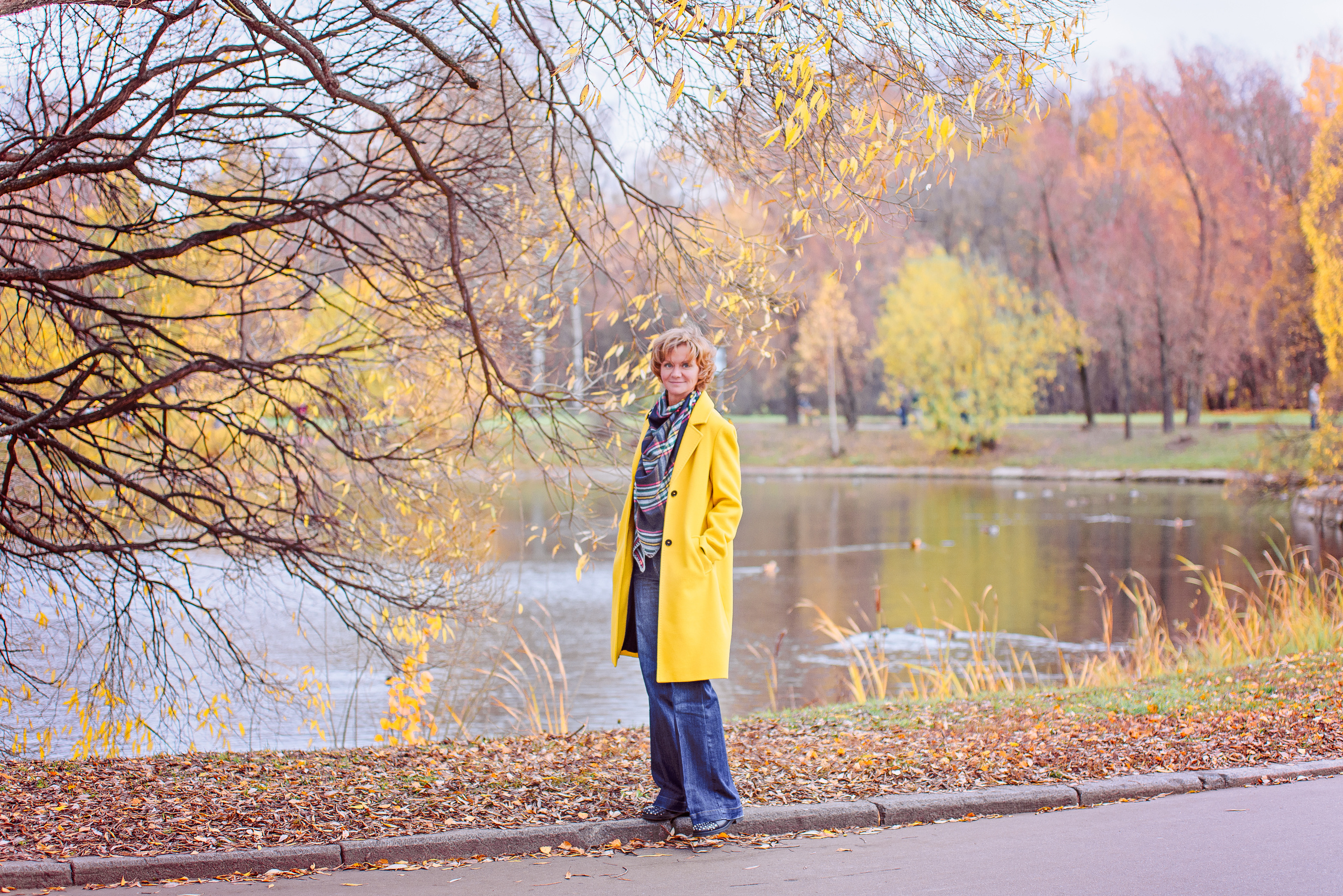 Танюша на осенней фотосессии в парке. Свадебный и семейный фотограф в Москве Юлия Винник