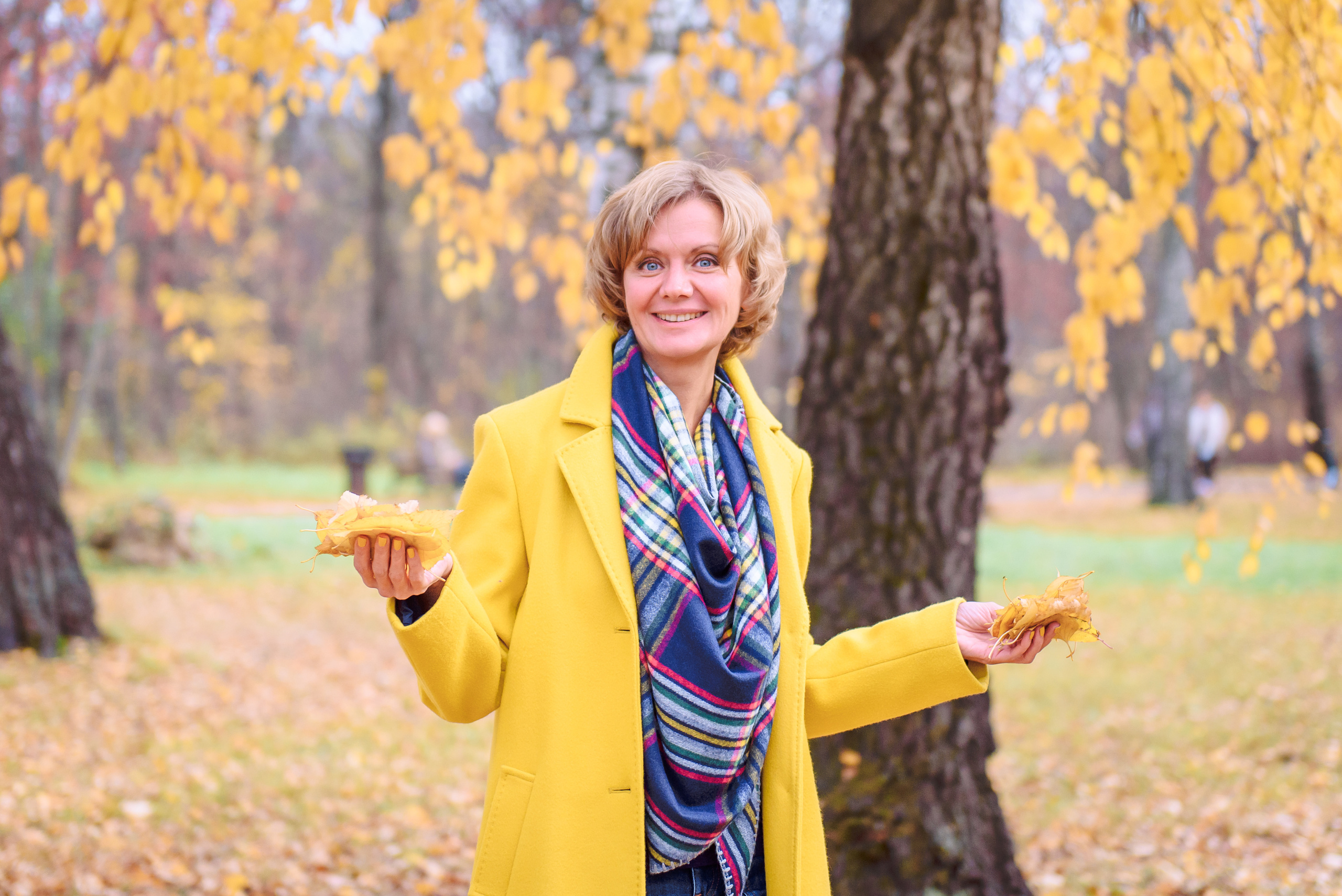 Танюша на осенней фотосессии в парке. Свадебный и семейный фотограф в Москве Юлия Винник