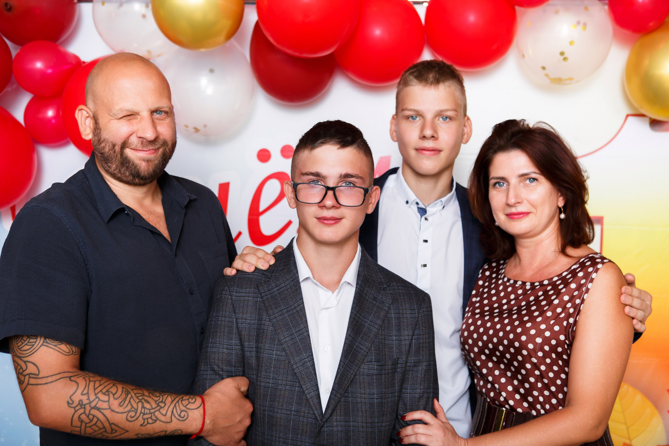 1 СЕНТЯБРЯ 2024 ГОДА — 9 ШКОЛА — ФОТОСЕССИЯ С РОДИТЕЛЯМИ. Профессиональный фотограф в Мценске и Орловской области