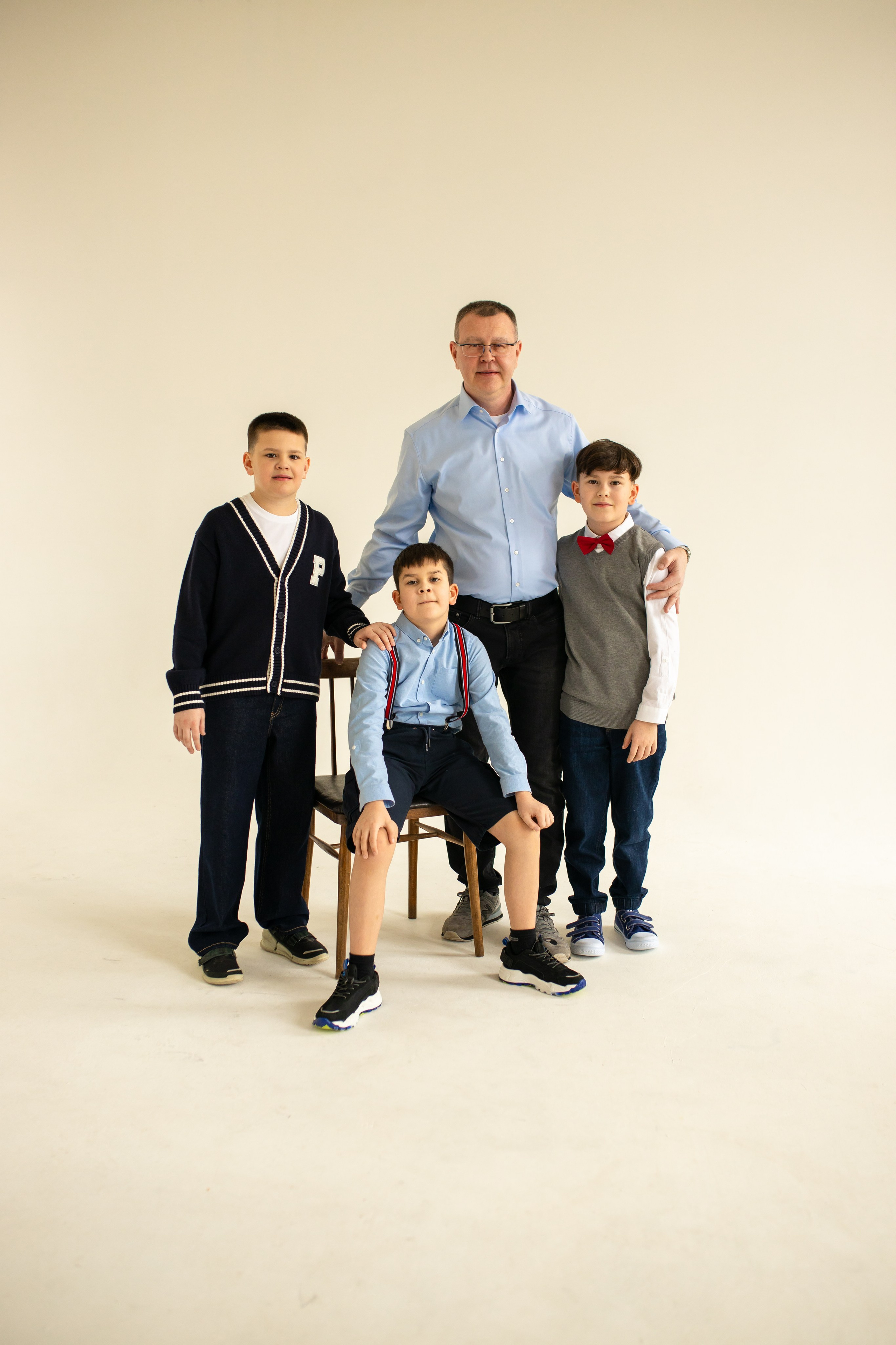 Семейная фотосессия на циклораме с естественным светом. Фотограф в Железнодорожном и Балашихе