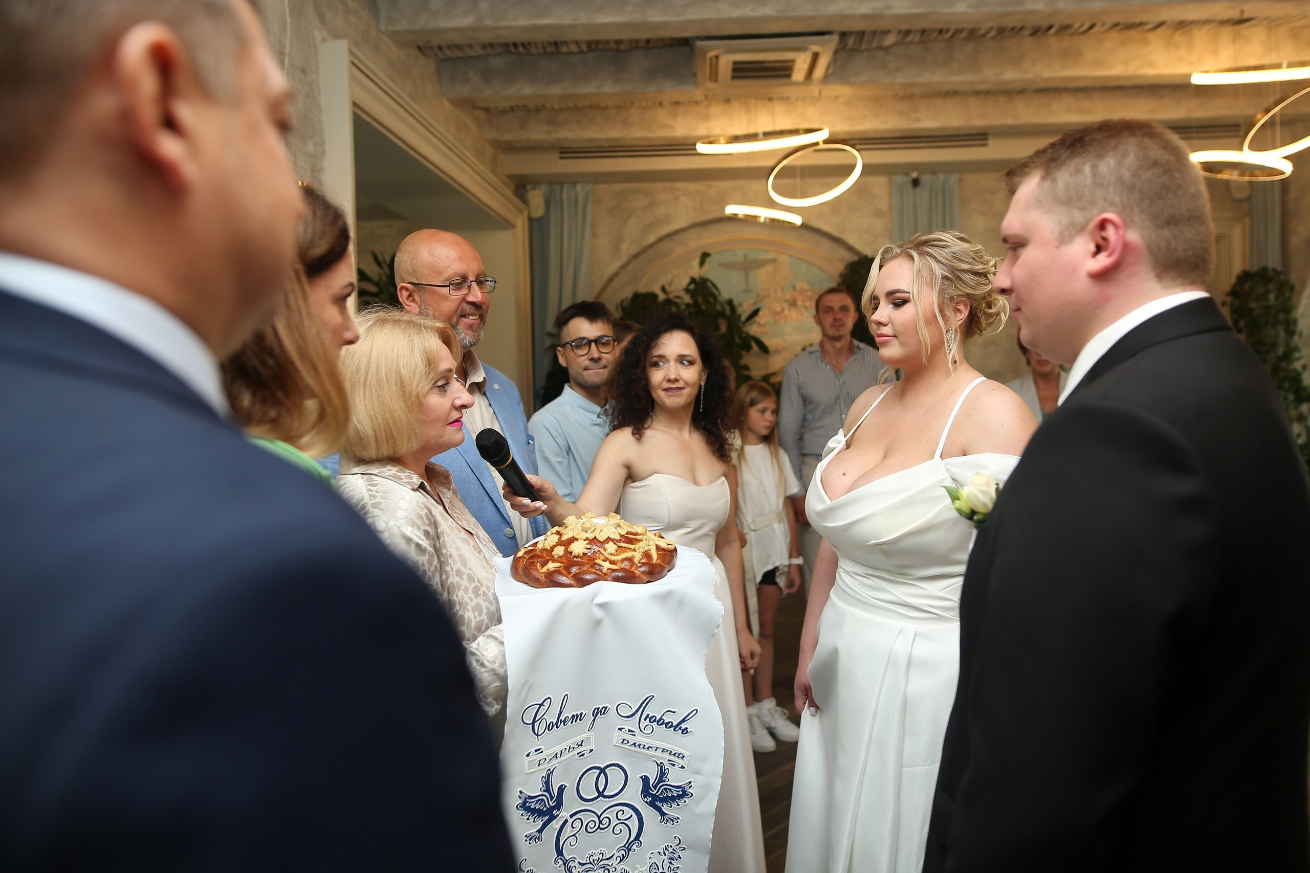 Свадебный ведущий на любое мероприятие в Москве. Свадебный ведущий в Москве Саксофон на свадьбу