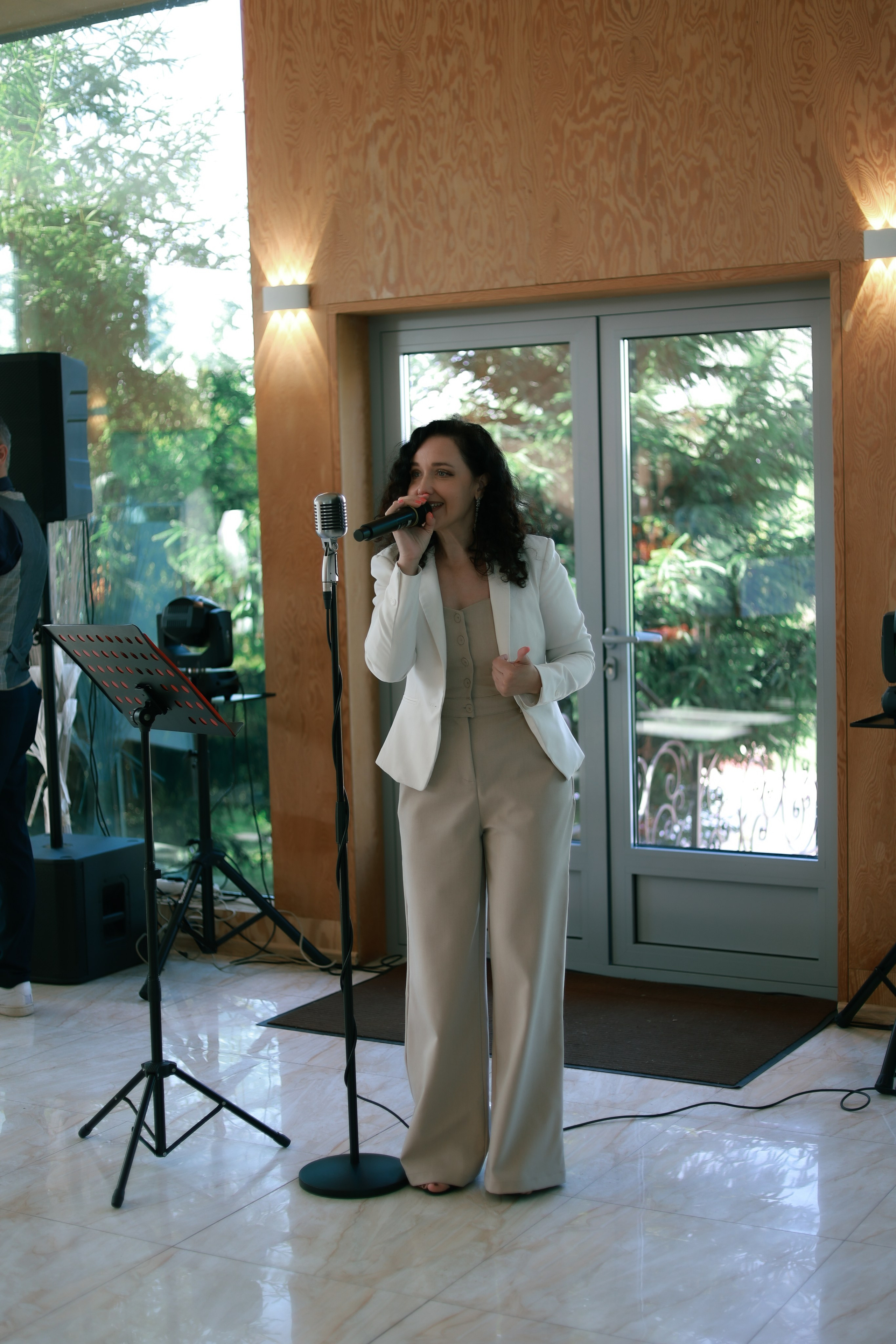 Свадебный ведущий на любое мероприятие в Москве. Свадебный ведущий в Москве Саксофон на свадьбу