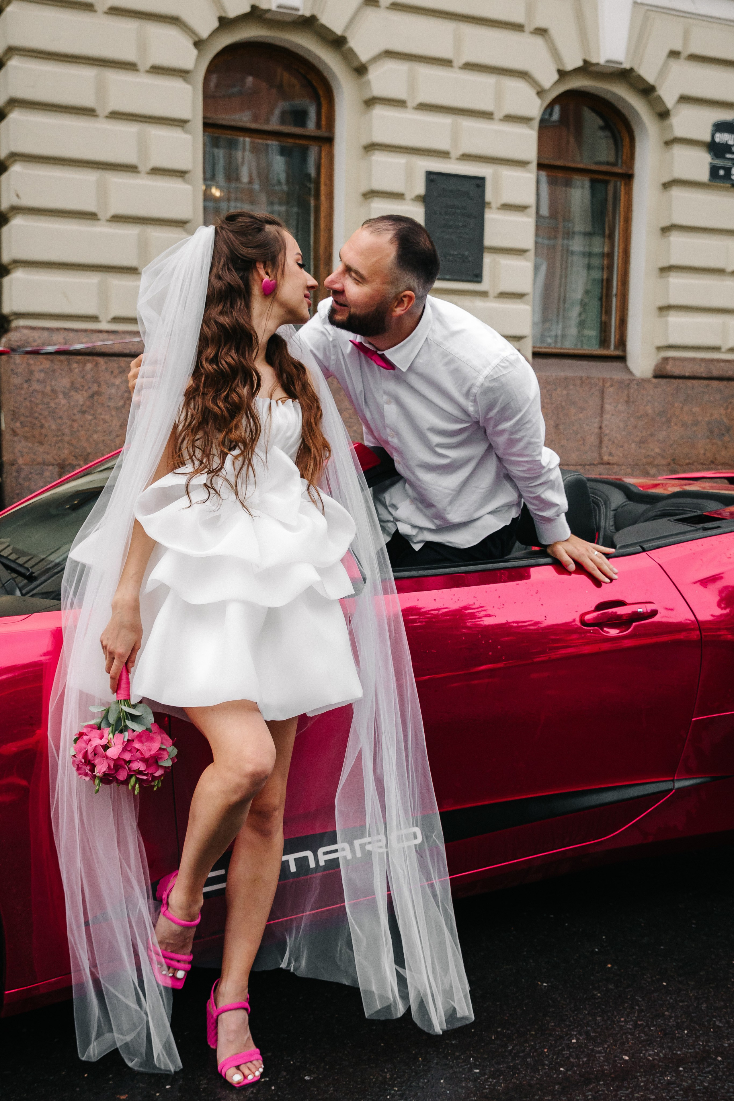 ДВОРЕЦ № 2 | Июль, кабриолет, академия Штиглица. Свадебный фотограф в Санкт-Петербурге Полина Корзухина