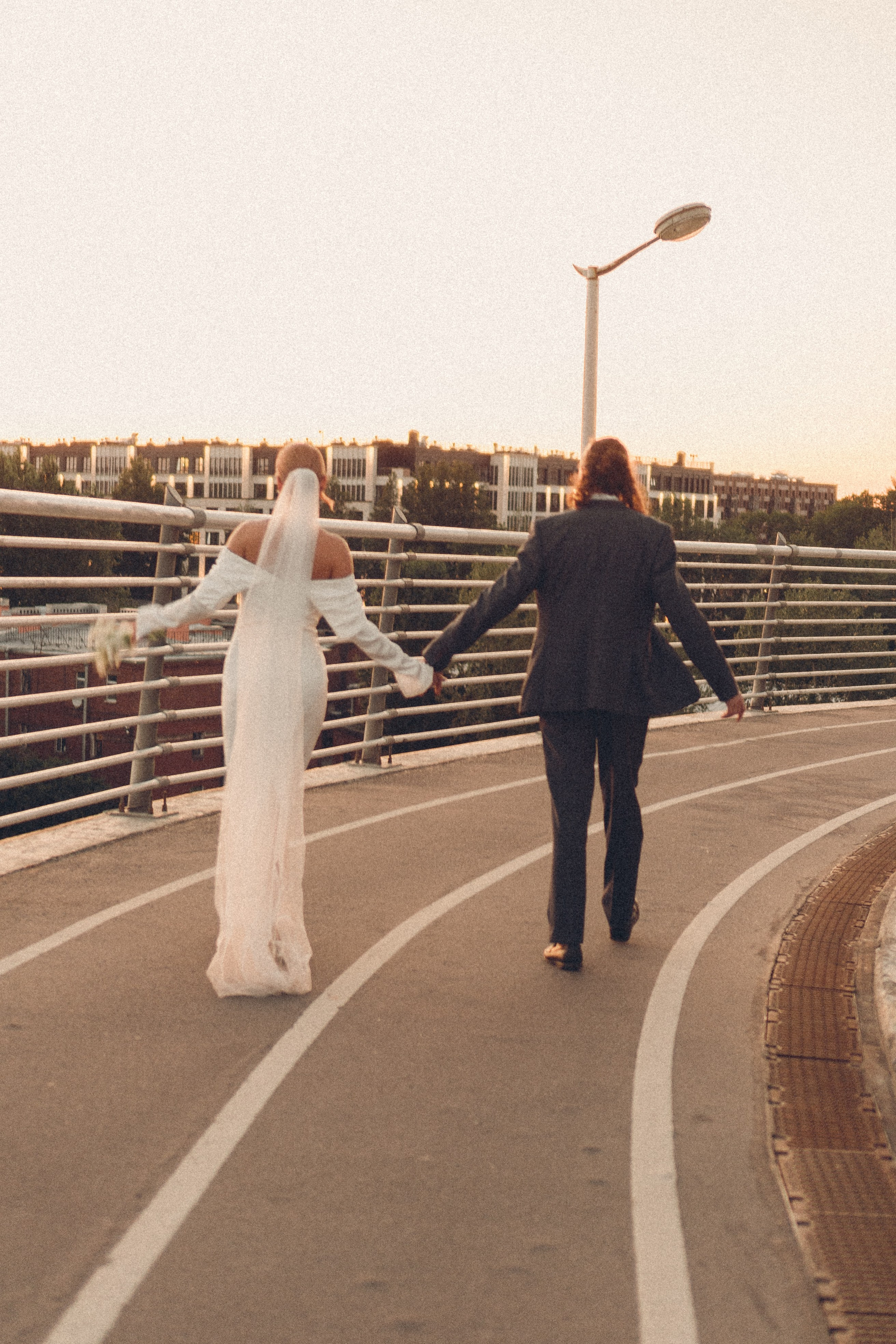 СВАДЕБНАЯ СЬЕМКА ВОЗЛЕ МСОТА БЕТАНКУРА НА КАБРИОЛЕТЕ. Профессиональный фотограф, Санкт-Петербург — Виктория Богомолова