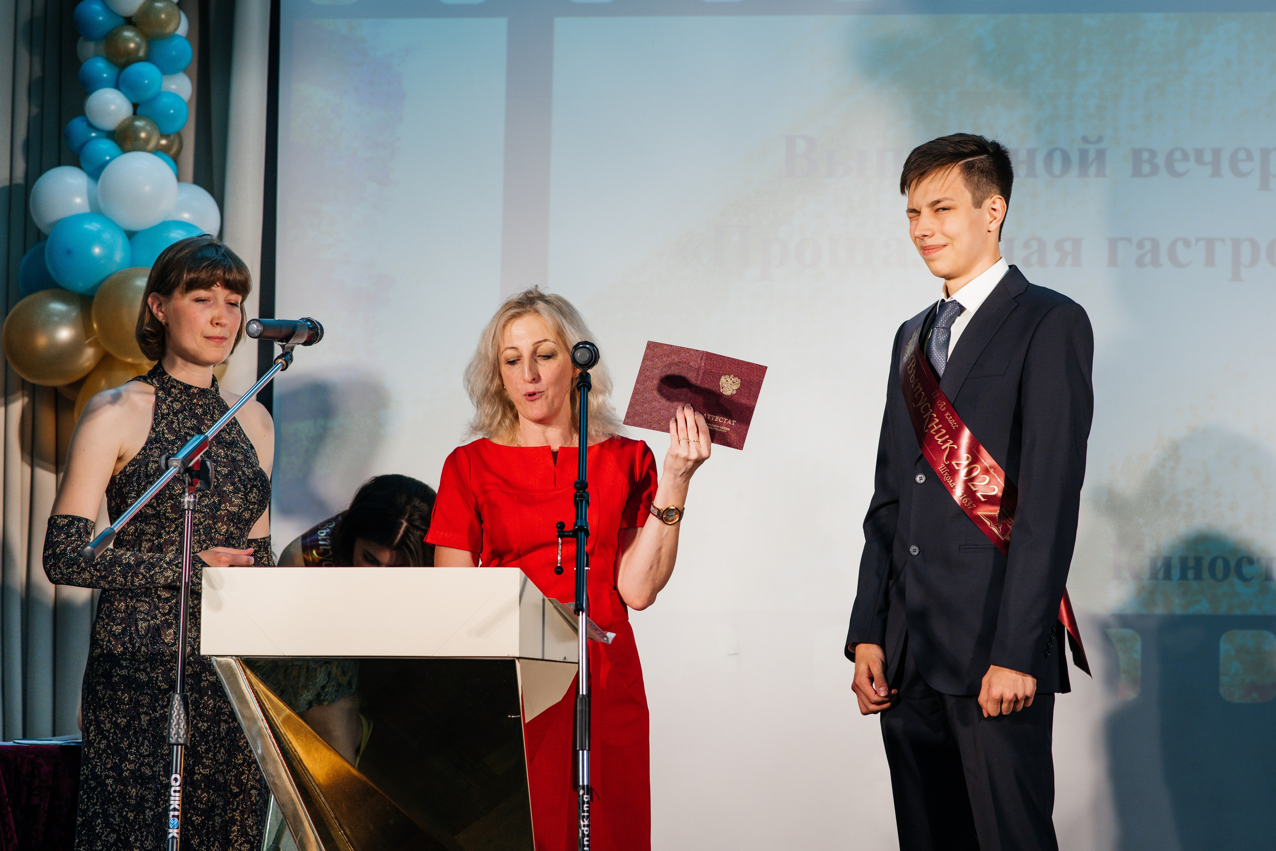 Вручение аттестатов. Выпускные альбомы в Подольске Москве и МО