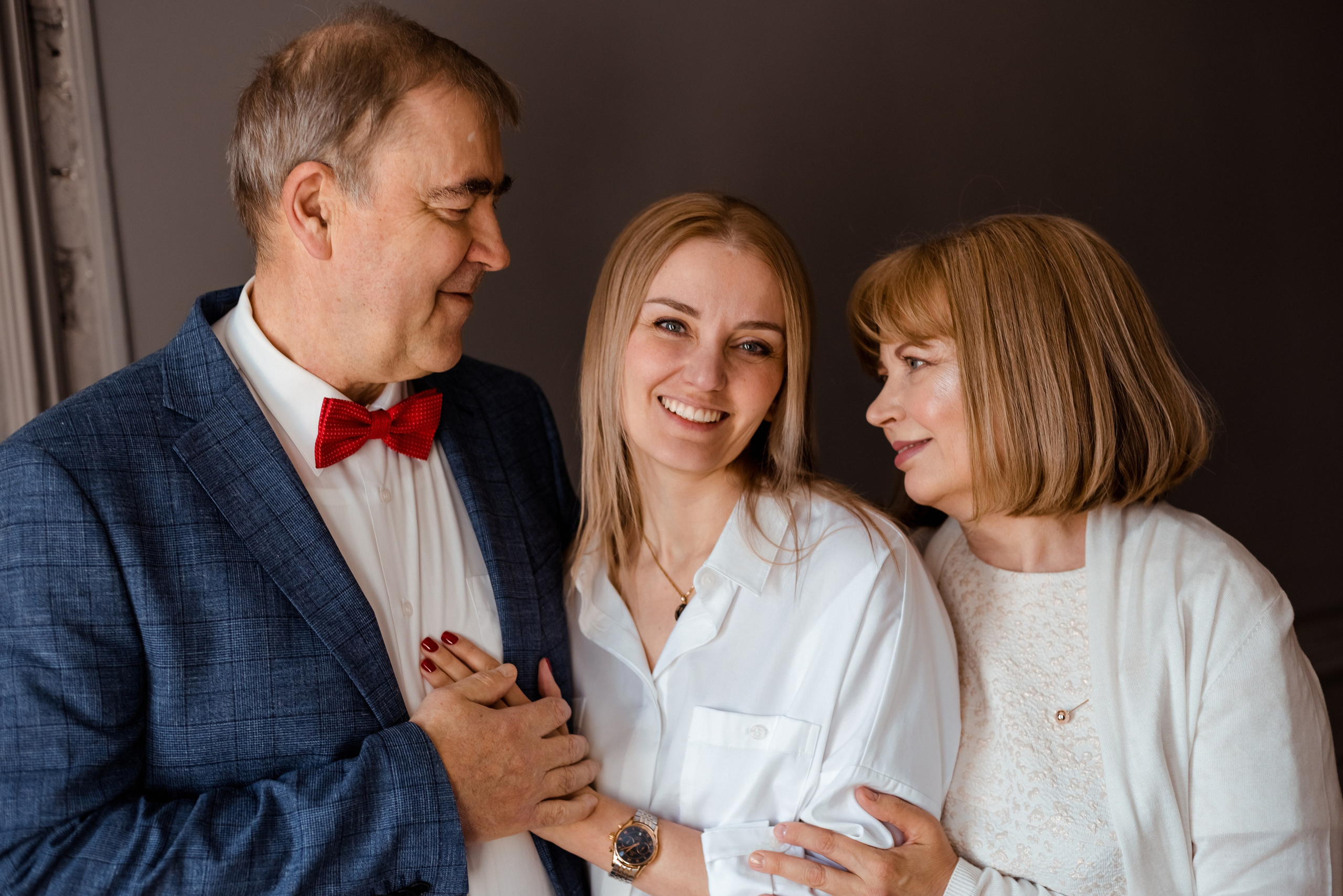 Фотосессия большой семьи в студии в Санкт-Петербурге. Фотограф Юлия Кондратьева