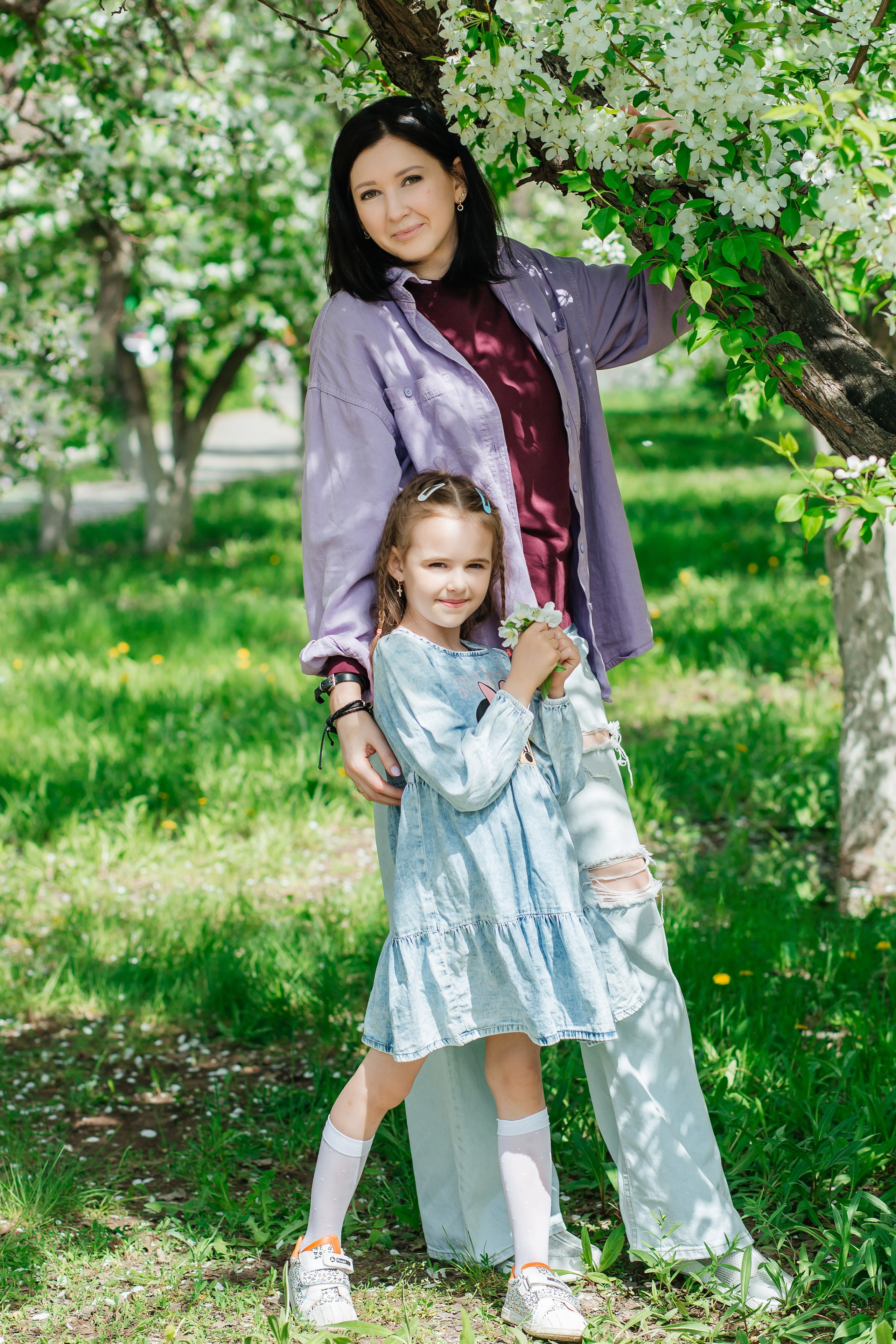 Надюша с дочкой цветение. Женский фотограф в Оренбурге Ирина Заводчикова
