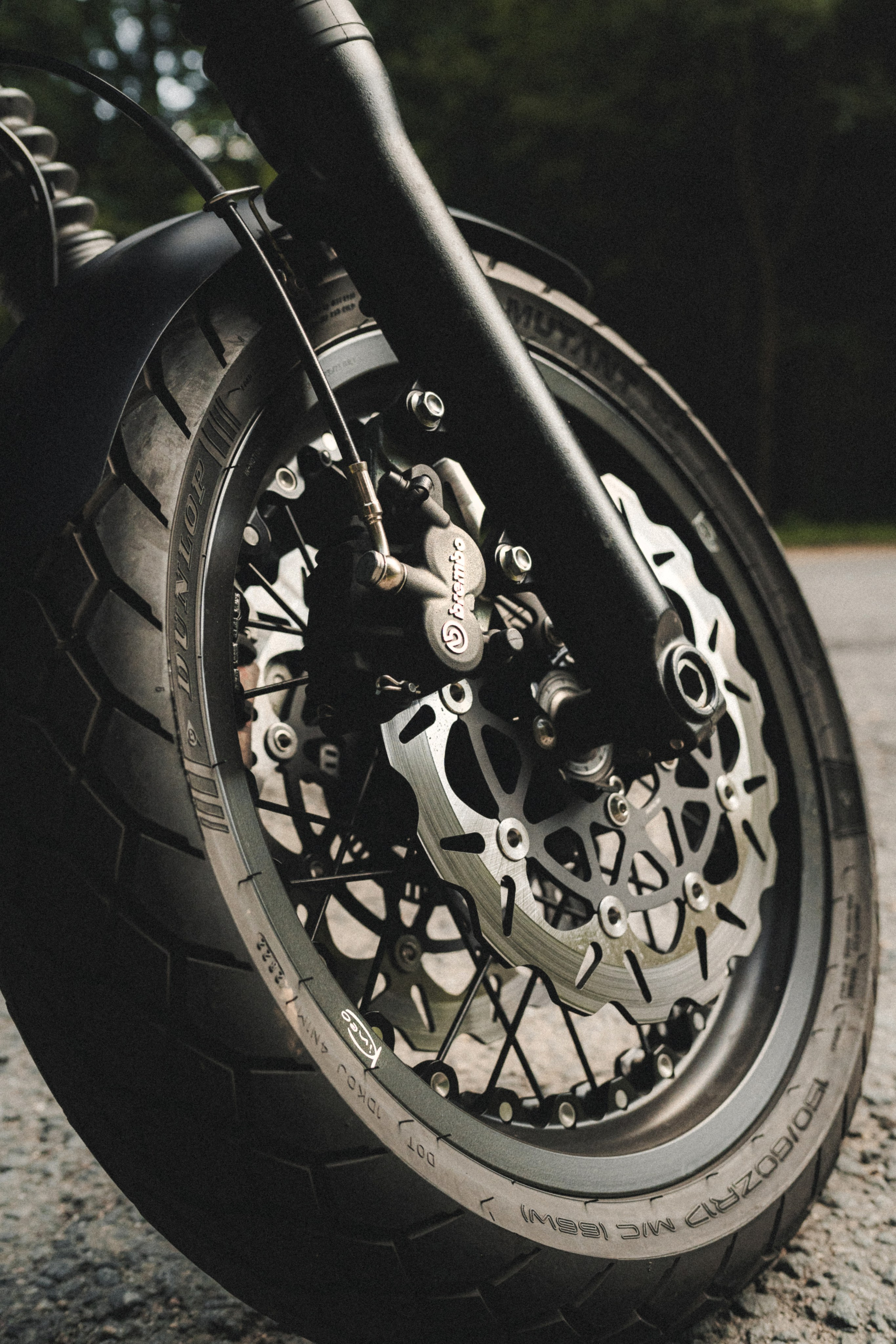 Портретная фотосессия с мотоциклом Triumph Bobber 1200. Фотограф Илья К. в Москве