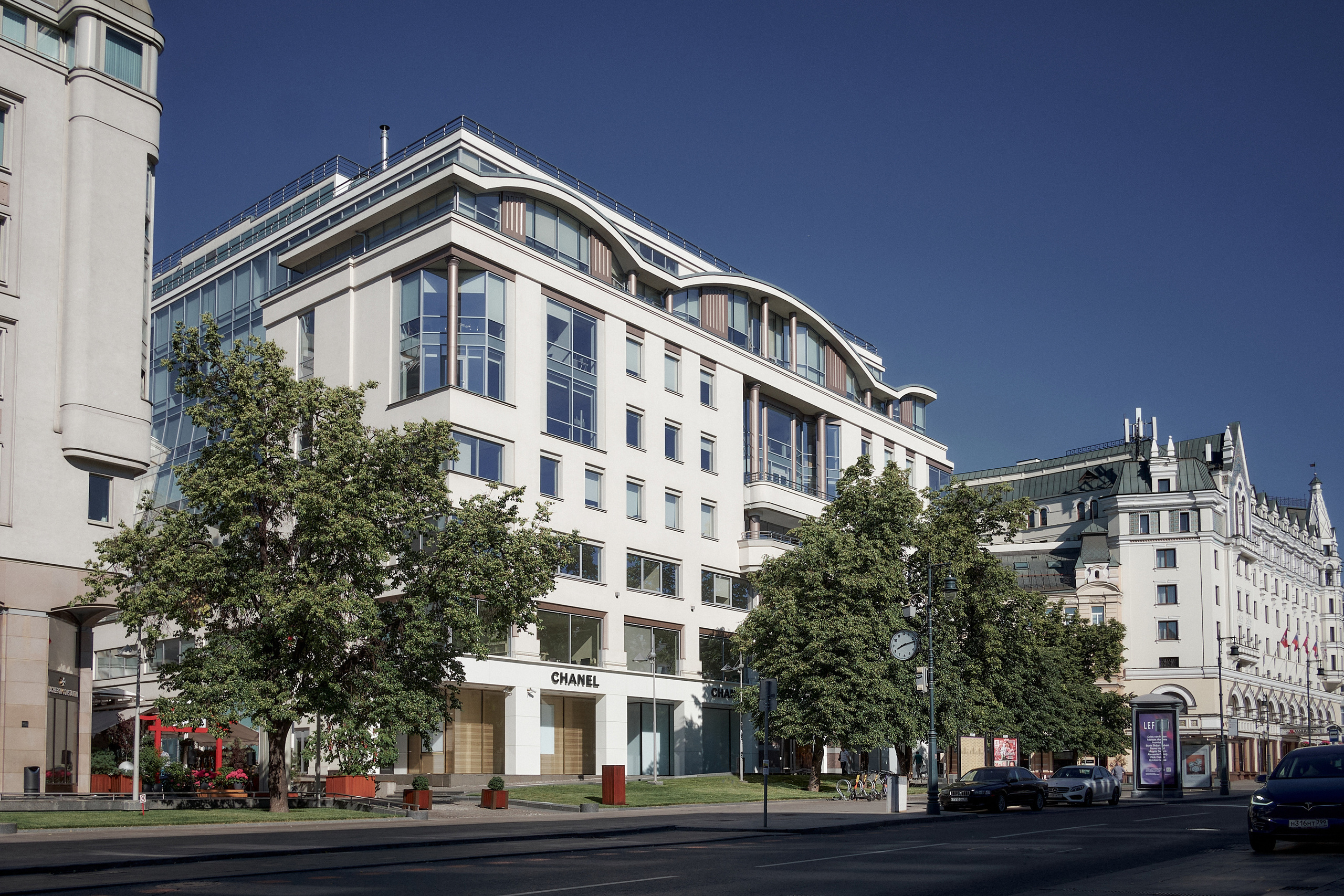 Early morning in the big city. Aleksandr Kobtsev