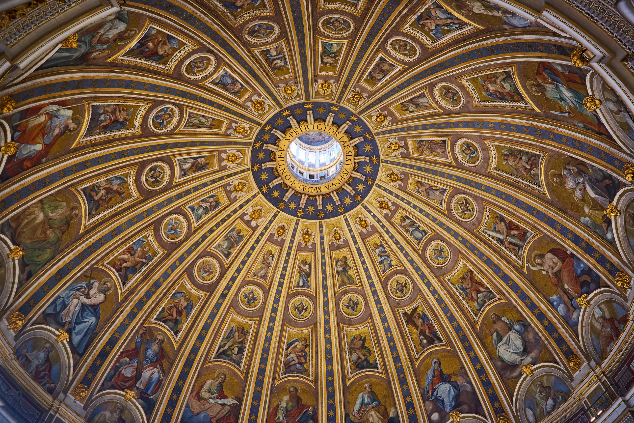 Купол собора Святого Петра изнутри