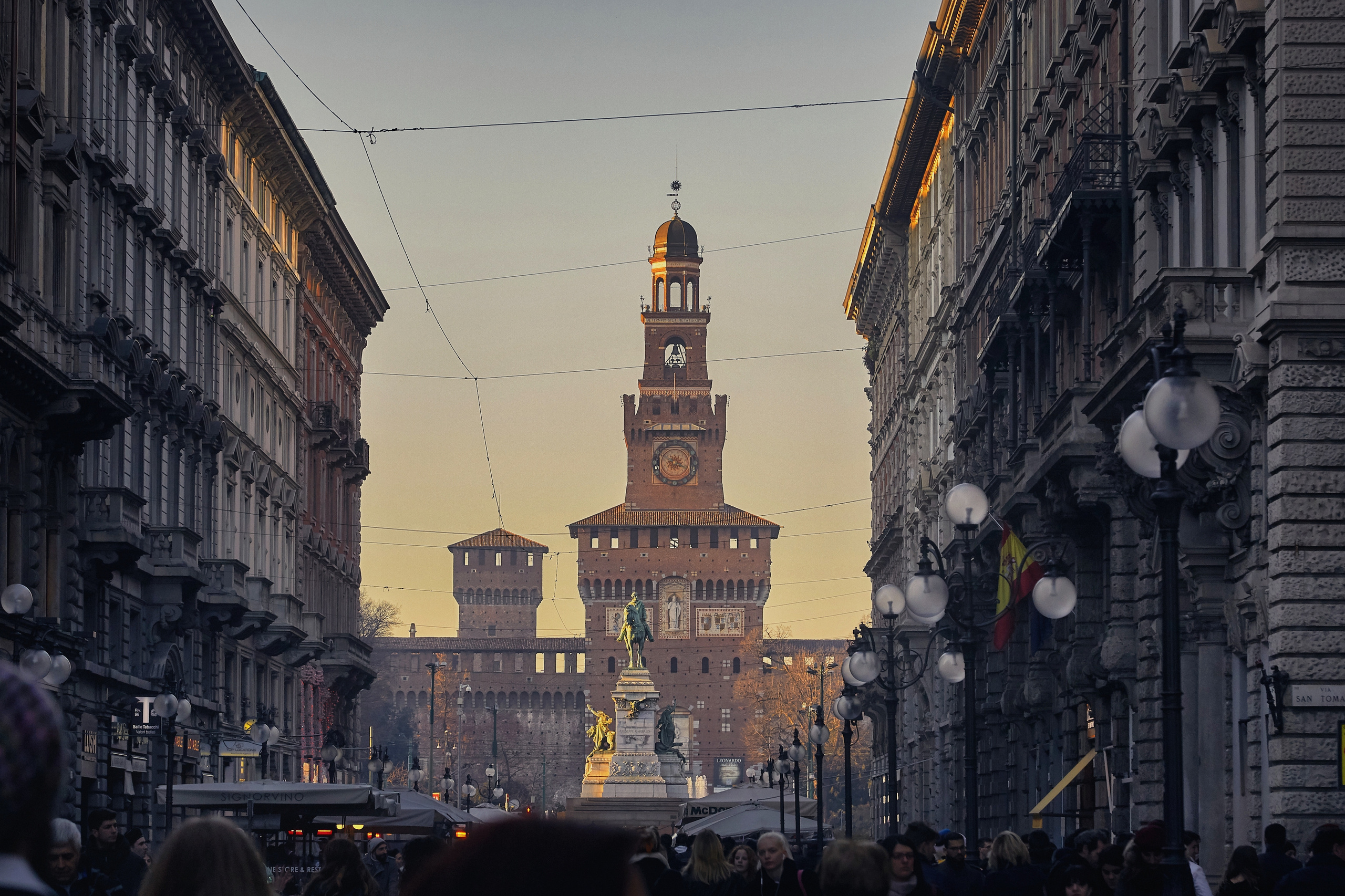 Облик крепости Сфорца взяли за образец миланские архитекторы, работавшие над Московским Кремлём