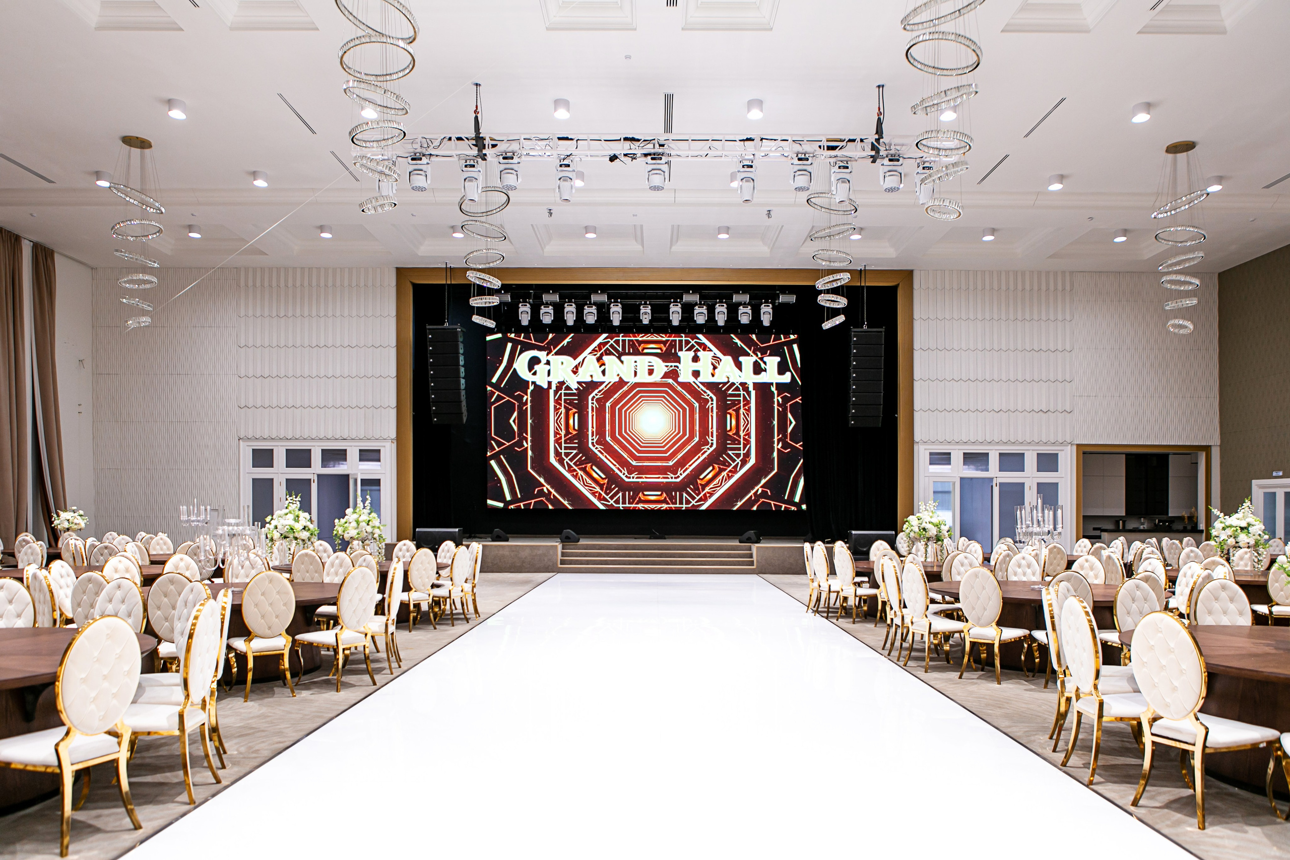 Банкетный зал Grand Holl. Контент фотограф, съемка для маркетплейсов, фуд съемка и репортажи в Новосибирске Ралия Галеева