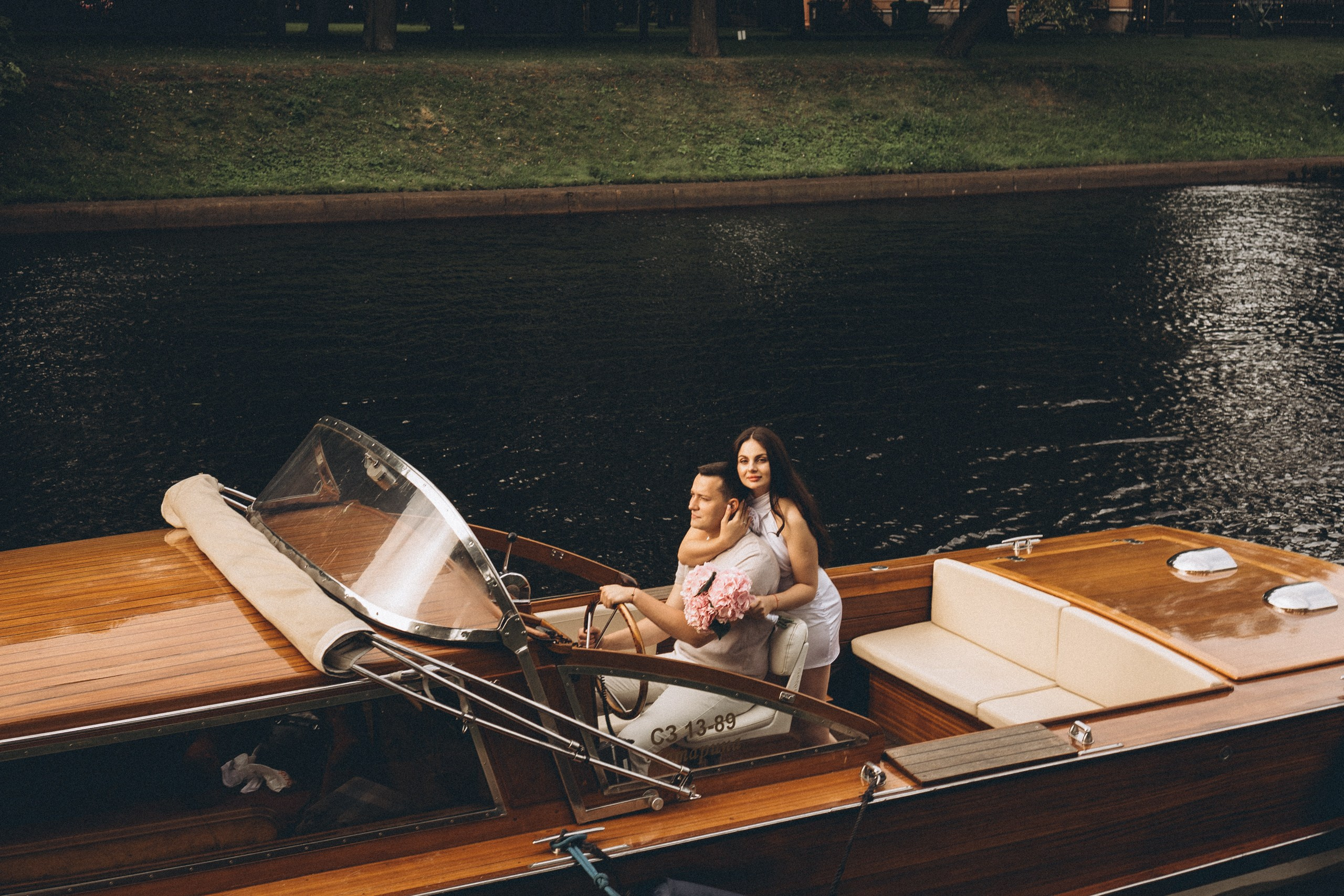 СВАДЕНБНАЯ СЬЕМКА НА КАТЕРЕ ПО КАНАЛАМ САНКТ-ПЕТЕРБУРГА И В АКВАТОРИИ НЕВЫ. Профессиональный фотограф, Санкт-Петербург — Виктория Богомолова