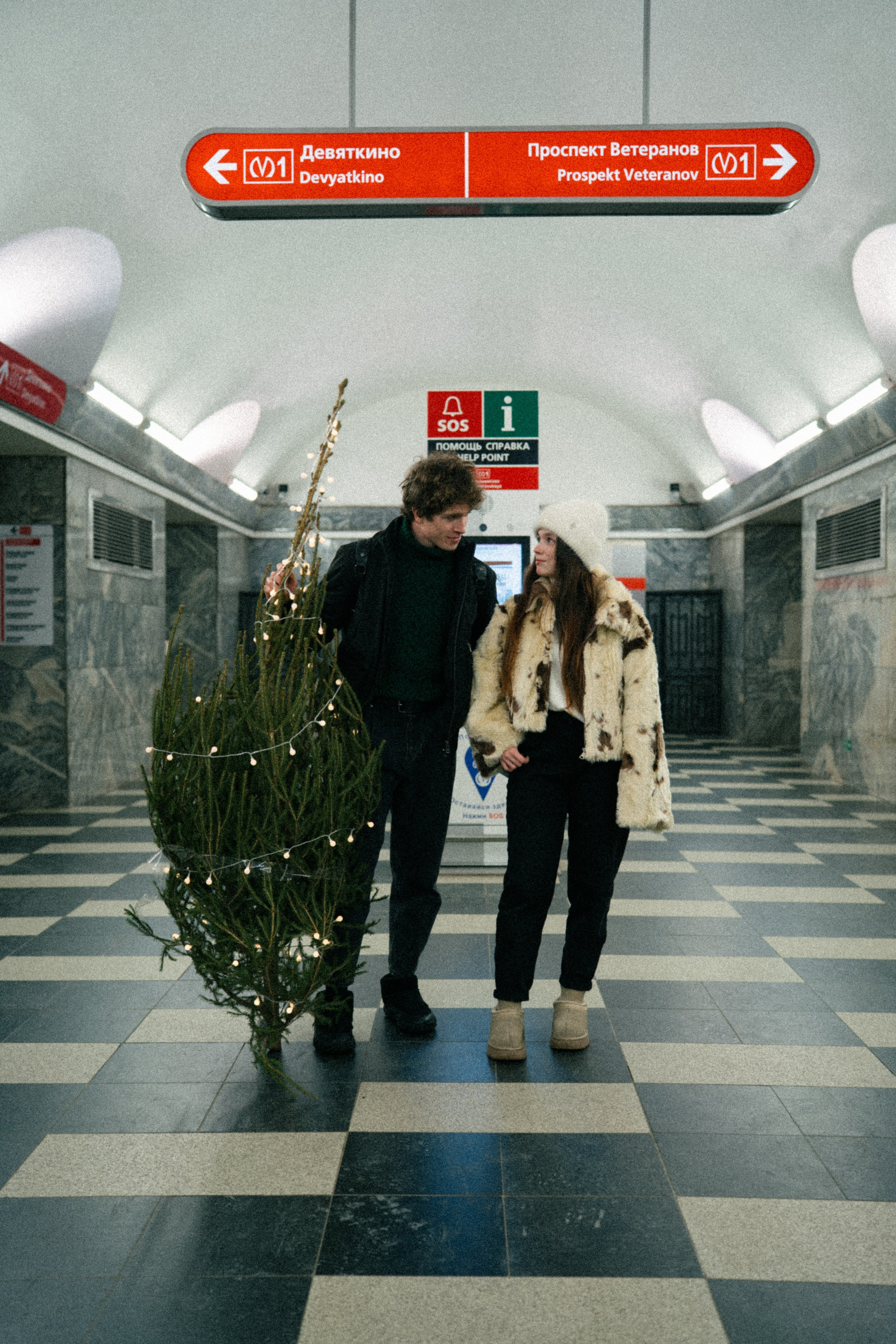 НОВОГОДНЯЯ ПРОГУЛКА ПАРЫ ПО ЧЕРНЫШЕВСКОЙ ПЕРЕД НОВЫМ ГОДОМ. Профессиональный фотограф, Санкт-Петербург — Виктория Богомолова