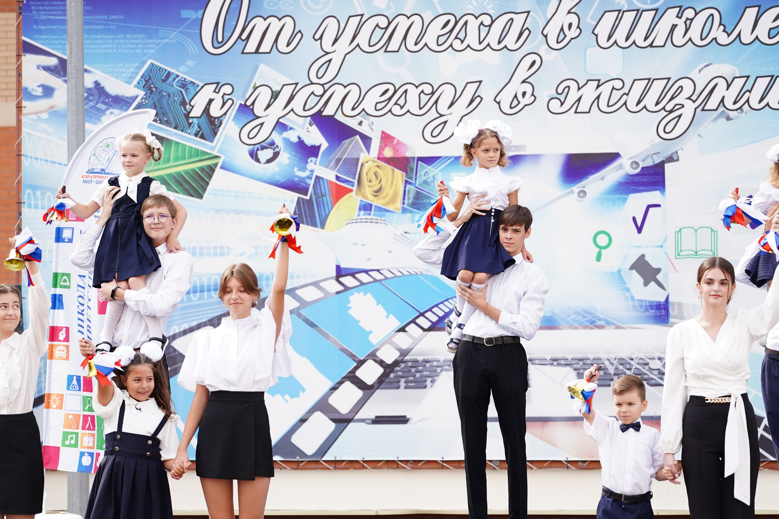 1 сентября Линейка. MEMENTO.Выпускные альбомы, школьные, юбилейные и другие книги. Ростов-на-Дону