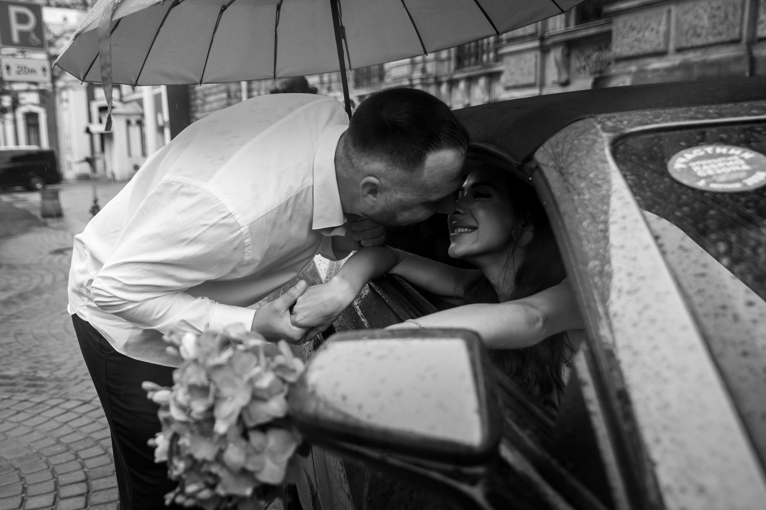 ДВОРЕЦ № 2 | Июль, кабриолет, академия Штиглица. Свадебный фотограф в Санкт-Петербурге Полина Корзухина