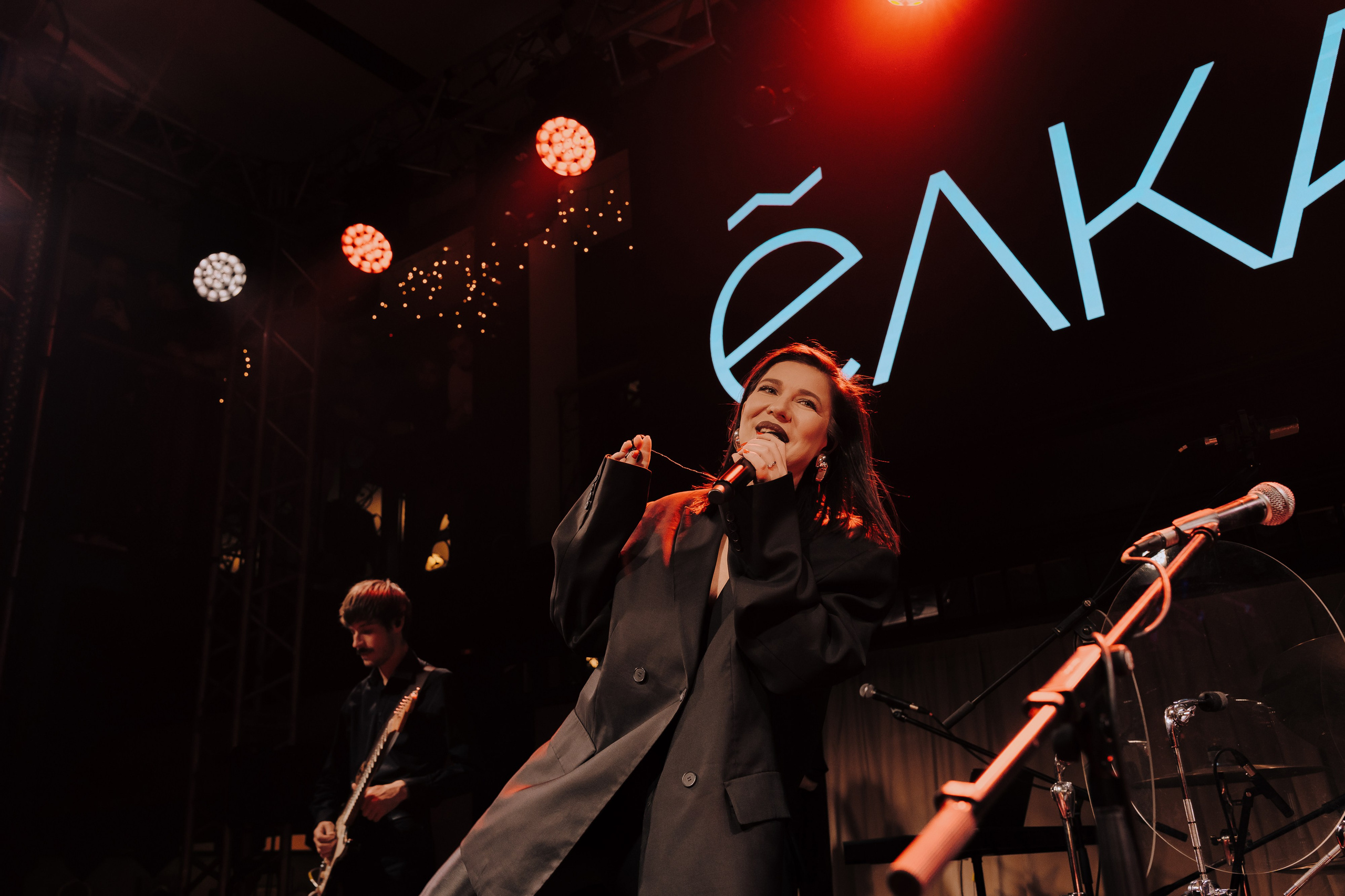 20 ЛЕТ МЕГАПОЛИС ЧЕЛЯБИНСК ХЕДЛАЙНЕР ЕЛКА. Репортажный фотограф Зуев Роман г. Челябинск