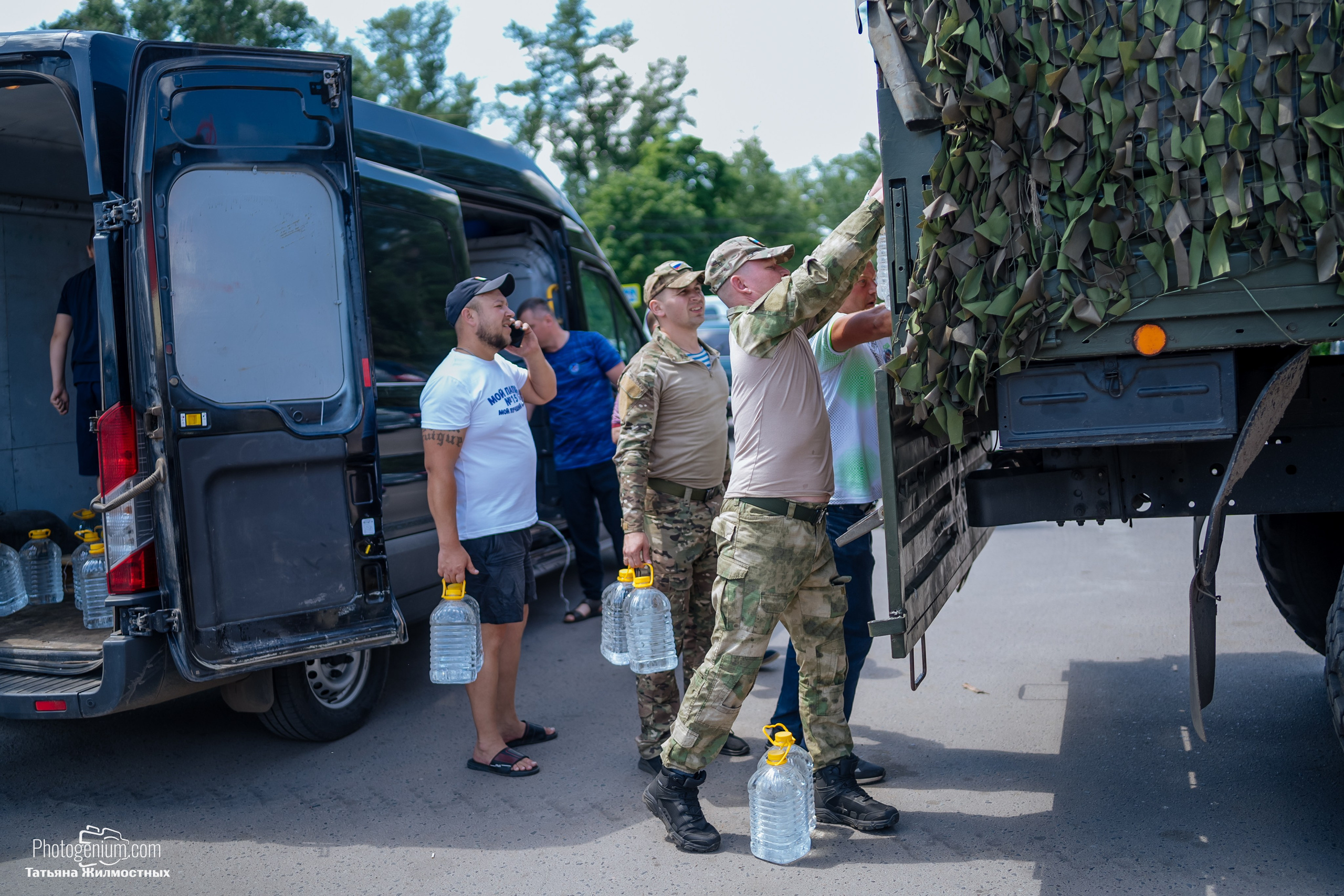 8 июня «Патриоты из Курска» сбор гуманитарной помощи у кинотеатра «Родина». Фотограф Нижний Новгород Татьяна Кейод