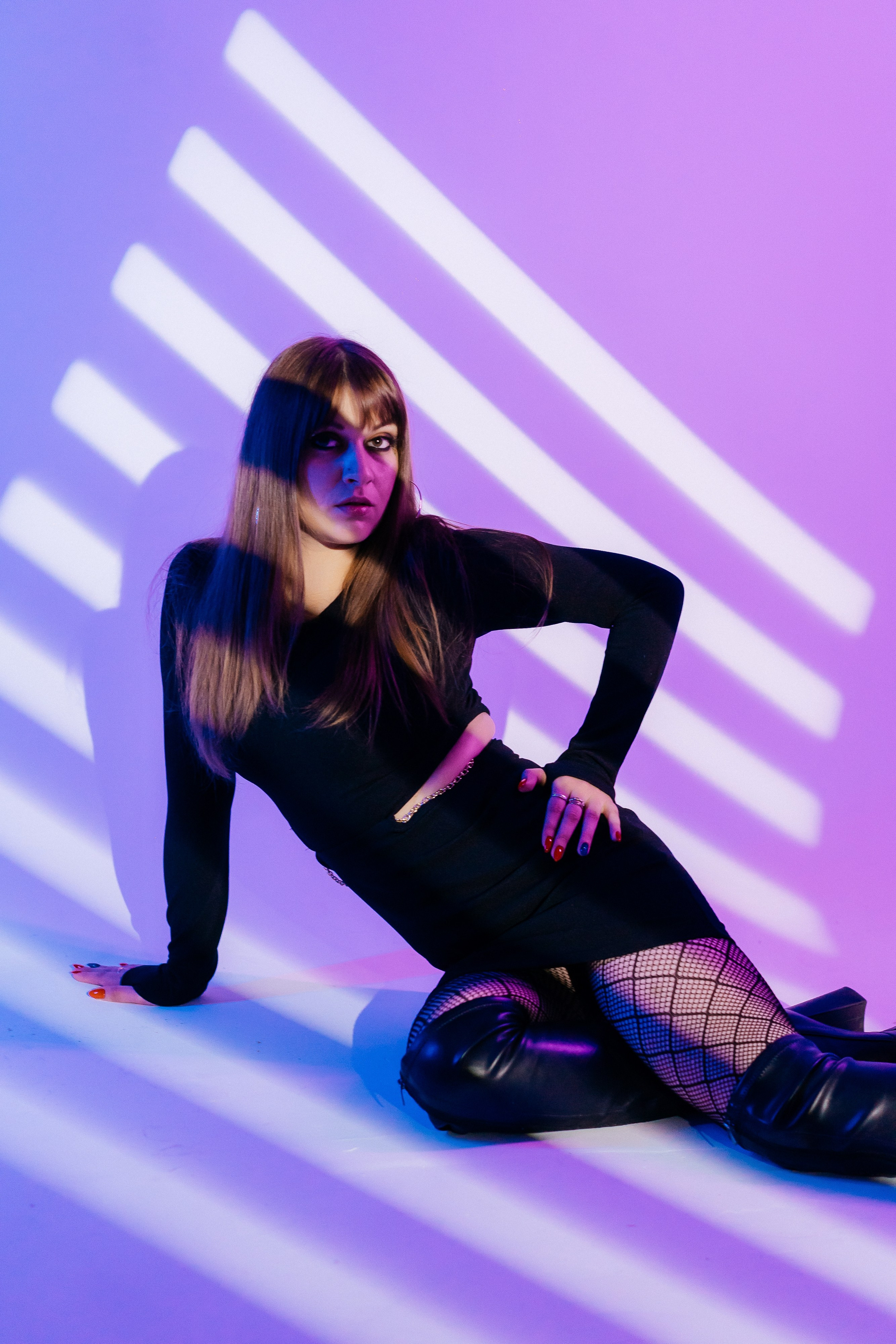 Фотосессия в неоновом свете в фотостудии. Фотограф и видеограф Смоленск | Студия Цезарь