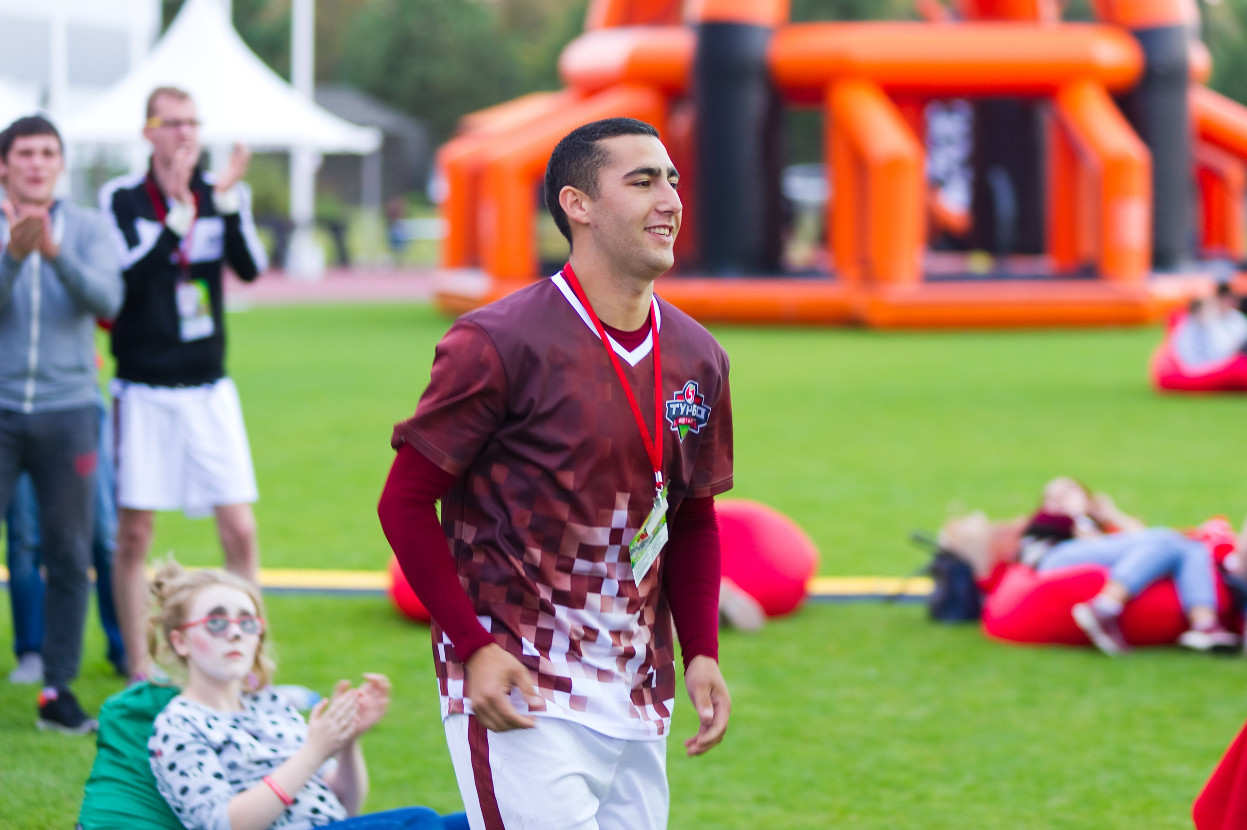 Турбофутбол (корпоративное соревнование «Пятерочки»). Репортажный фотограф и видеограф Слава Думчев. Тимбилдинги, отчетники, корпоративы