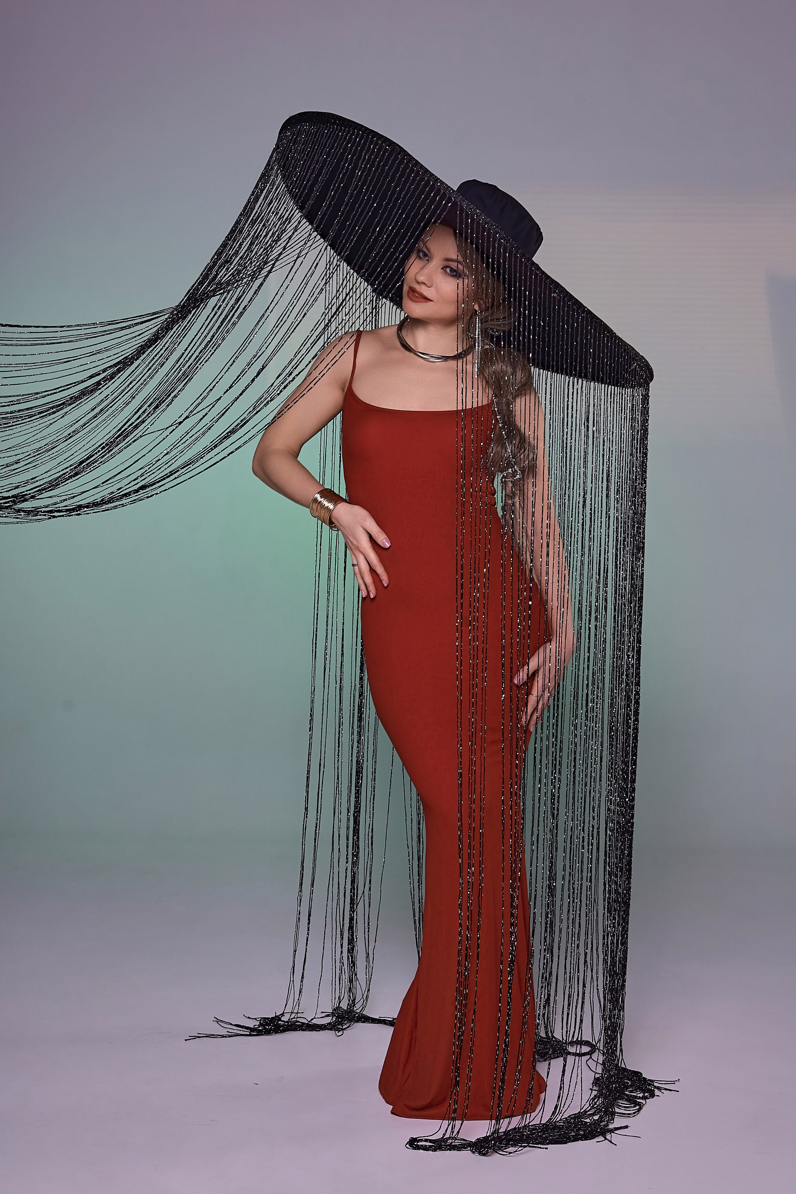 Портретная студийная фотосессия в шикарной шляпе. Семейный и свадебный фотограф в Краснодаре Михеева Светлана