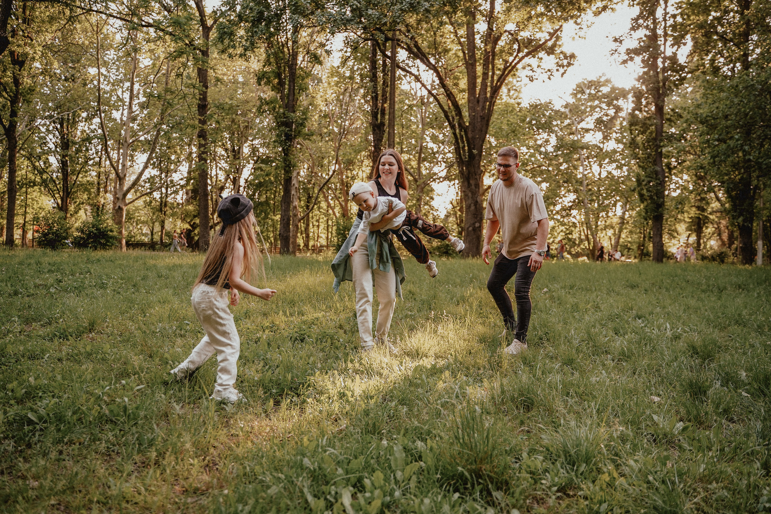 Семейная фотосессия со скейтом и самокатом. Семейный и женский фотограф в Краснодаре Анастасия Приймак