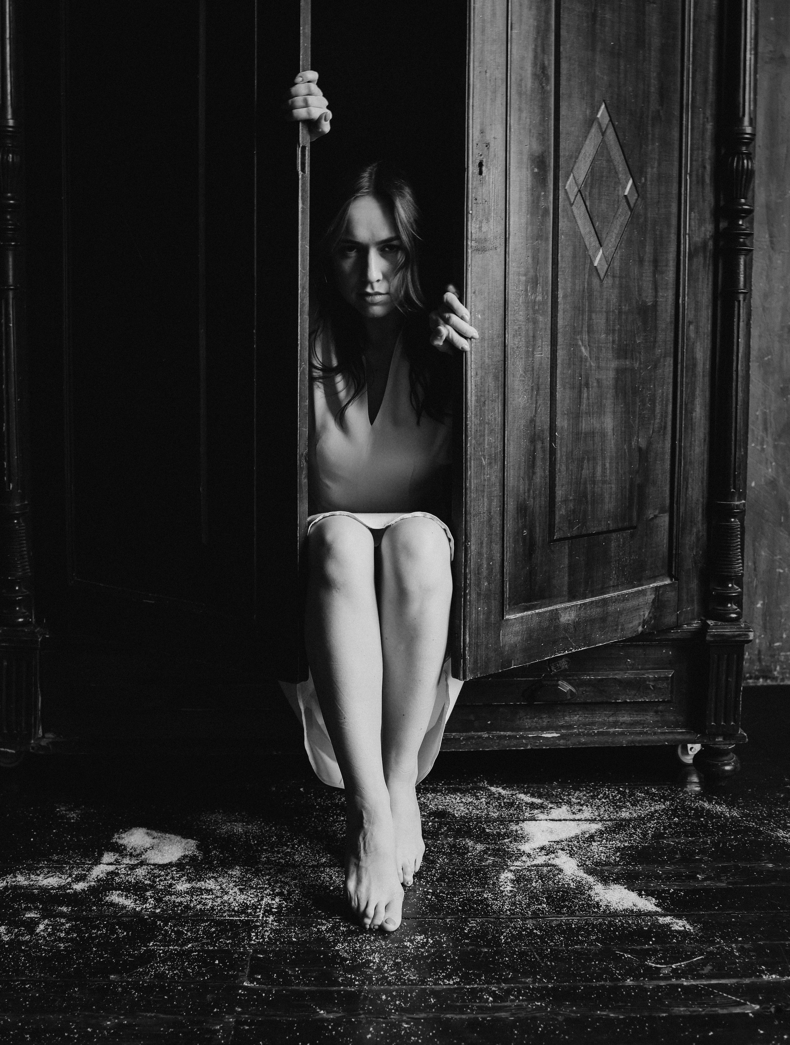 Стильная черно-белая фотосессия в студии Электрозавода