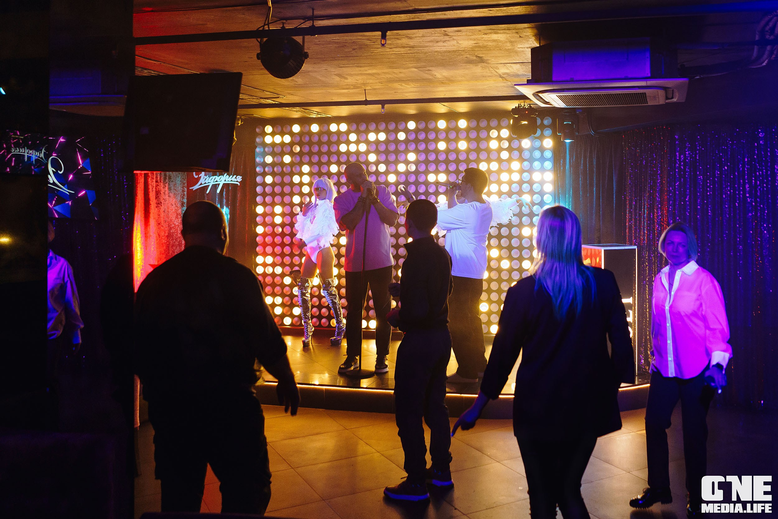 Фоторепортаж из караоке-клуба Эйфория. One Media Life: фоторепортажи, фотоотчеты с мероприятий и заведений