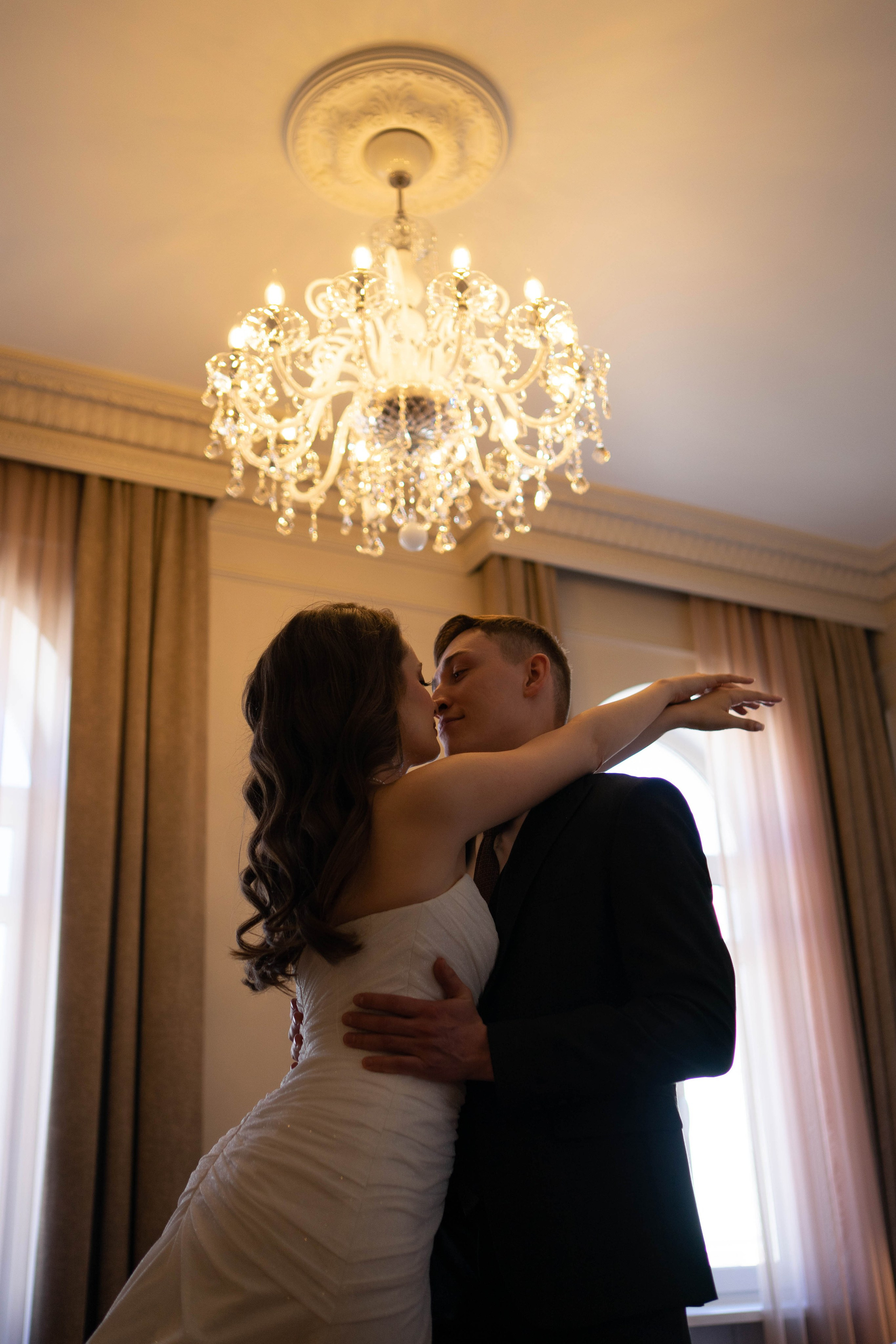 Настя и Дима: свадебная съемка в отеле. Фотограф в Иркутске