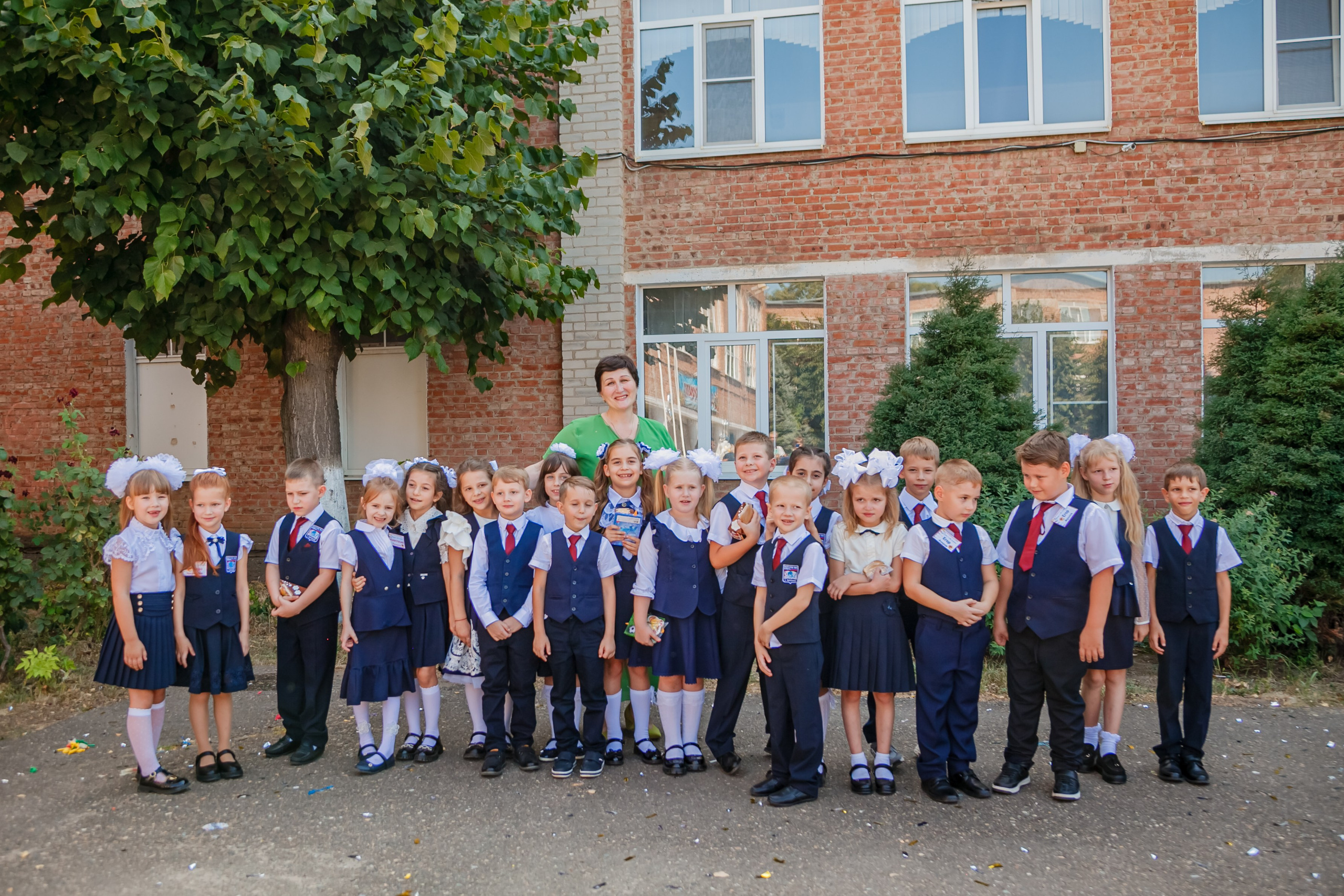 1 сентября линейка. Свадебный и семейный фотограф в Армавире