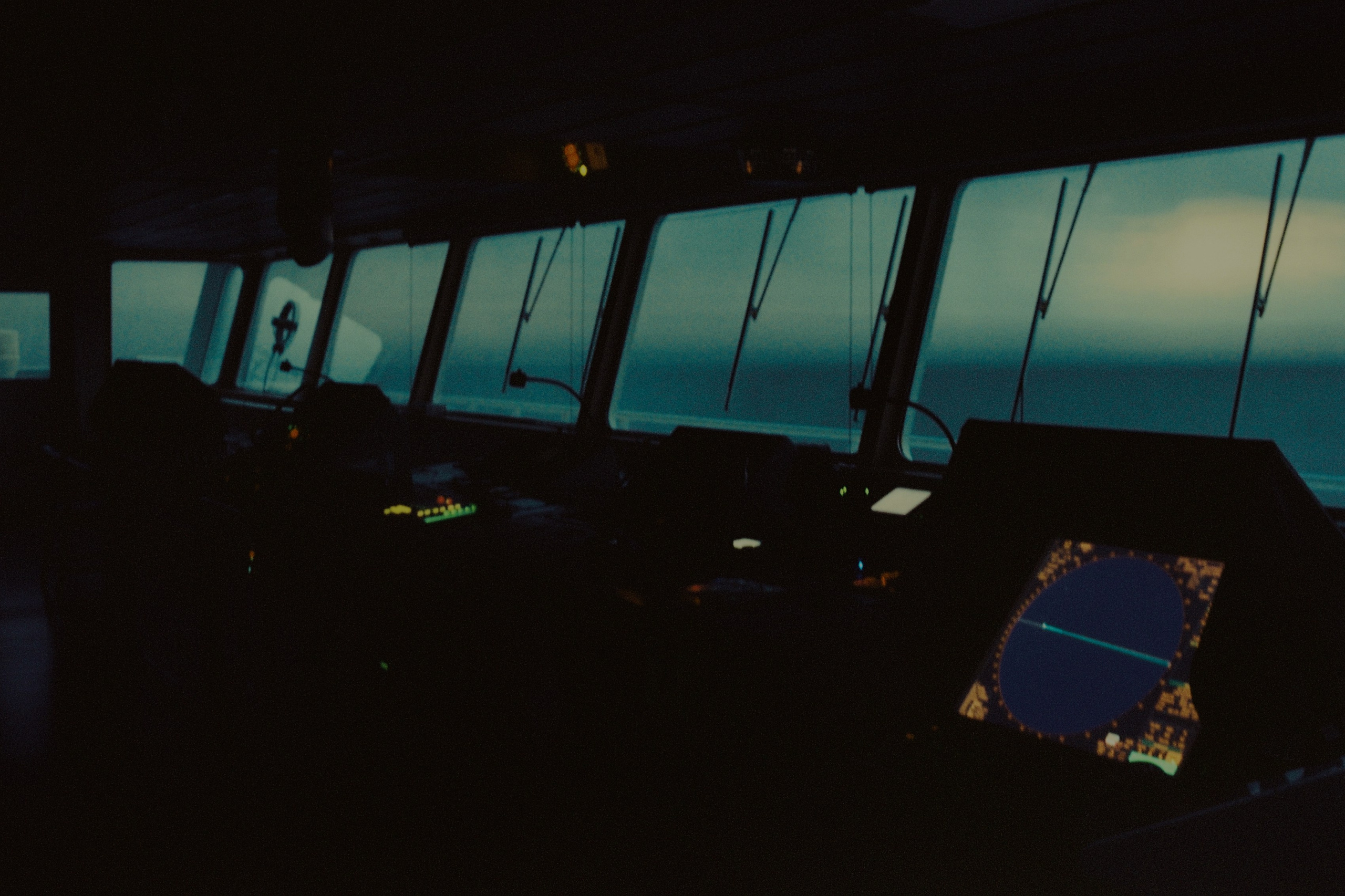 морское судно. навигационный мостик