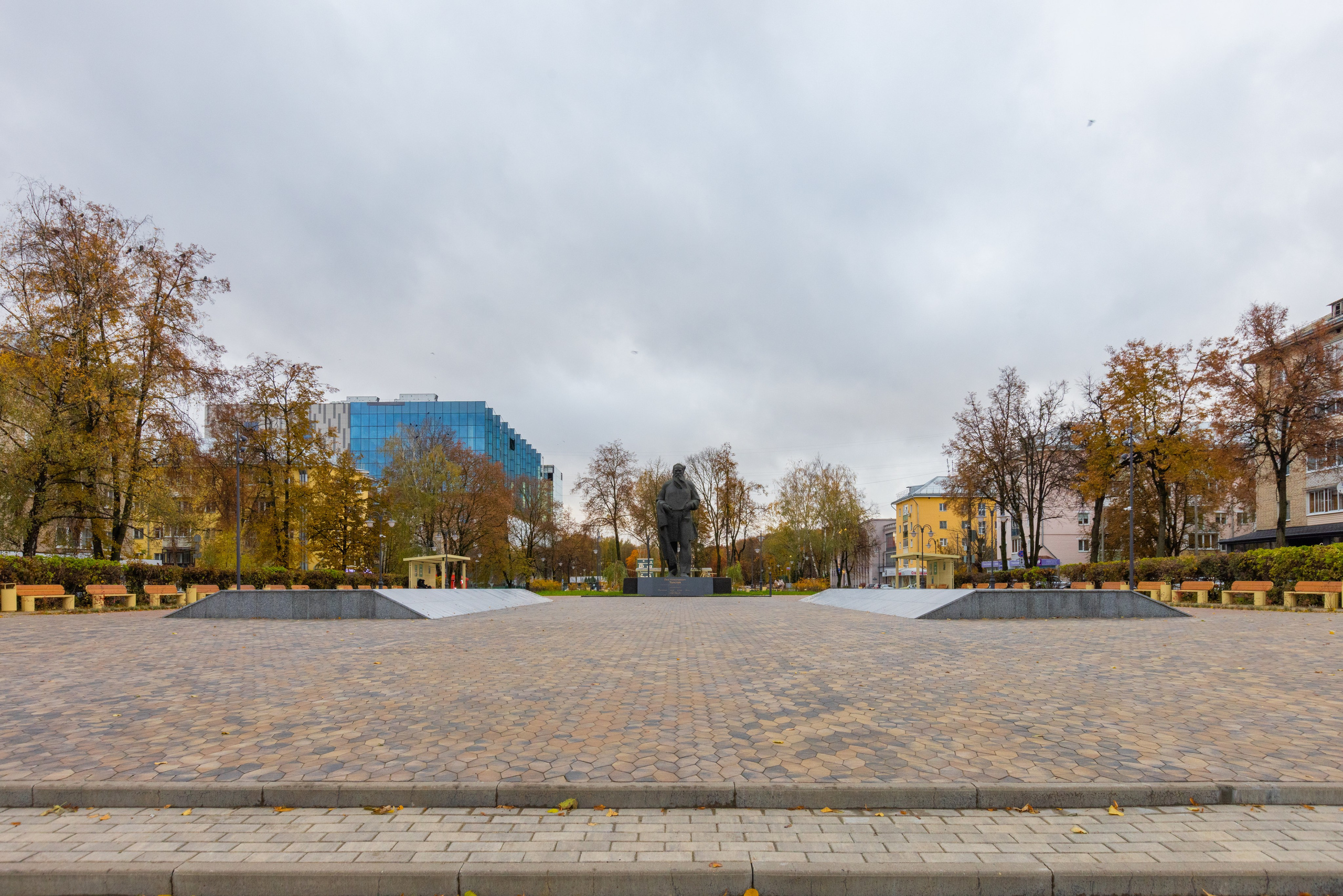 Толстовский свер осенью, площадь искусств. Фотограф в Туле Крупский АнДРей. Фотостудия «КАДР71» в Туле