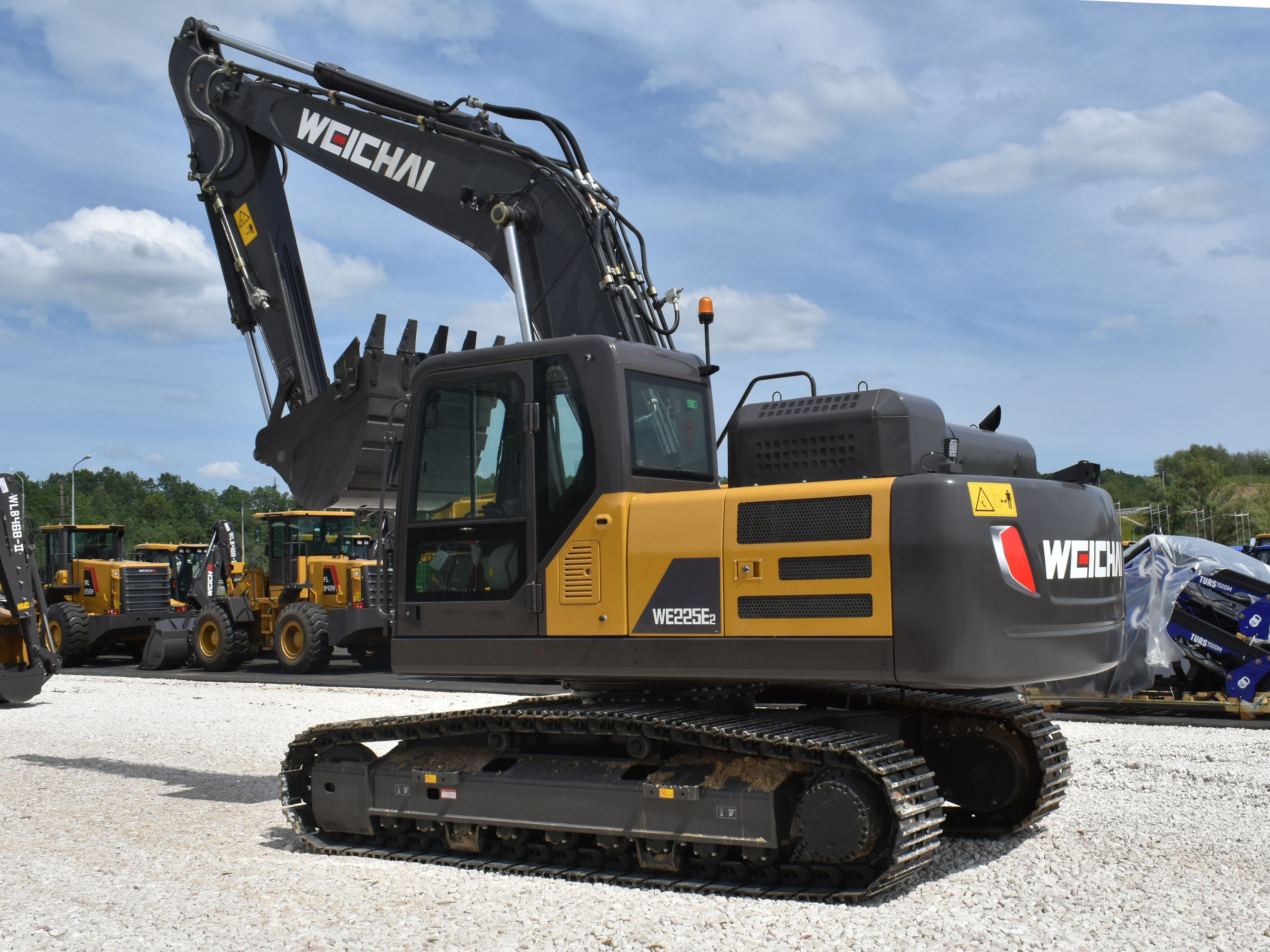 Фото гус. экс. Weheavy WE225E2-N. Продажа и обслуживание грузовой техники и спецтехники в г. Новосибирск компания СТИ