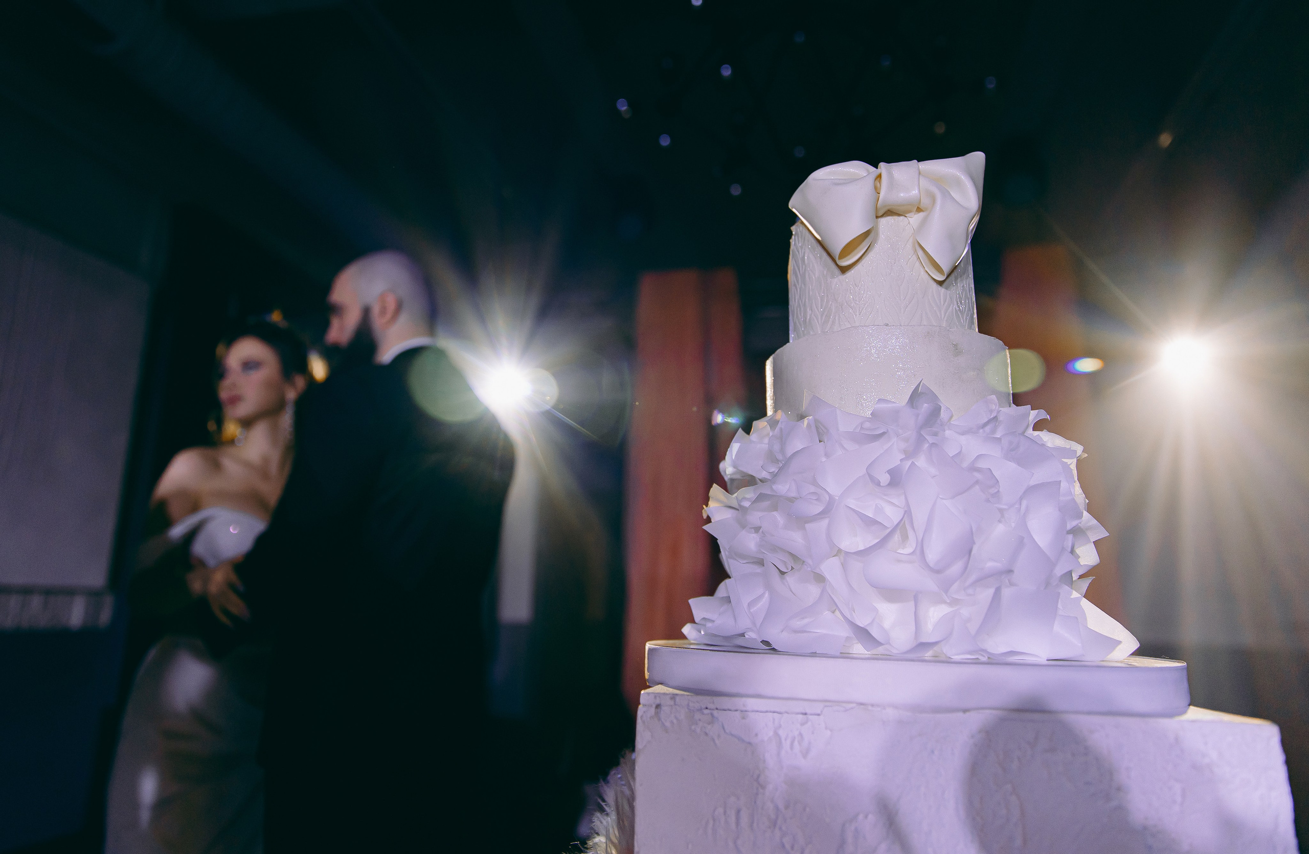 История торта Олеси и Владимира. Свадебный и семейный фотограф в Рязани Саша Крутых