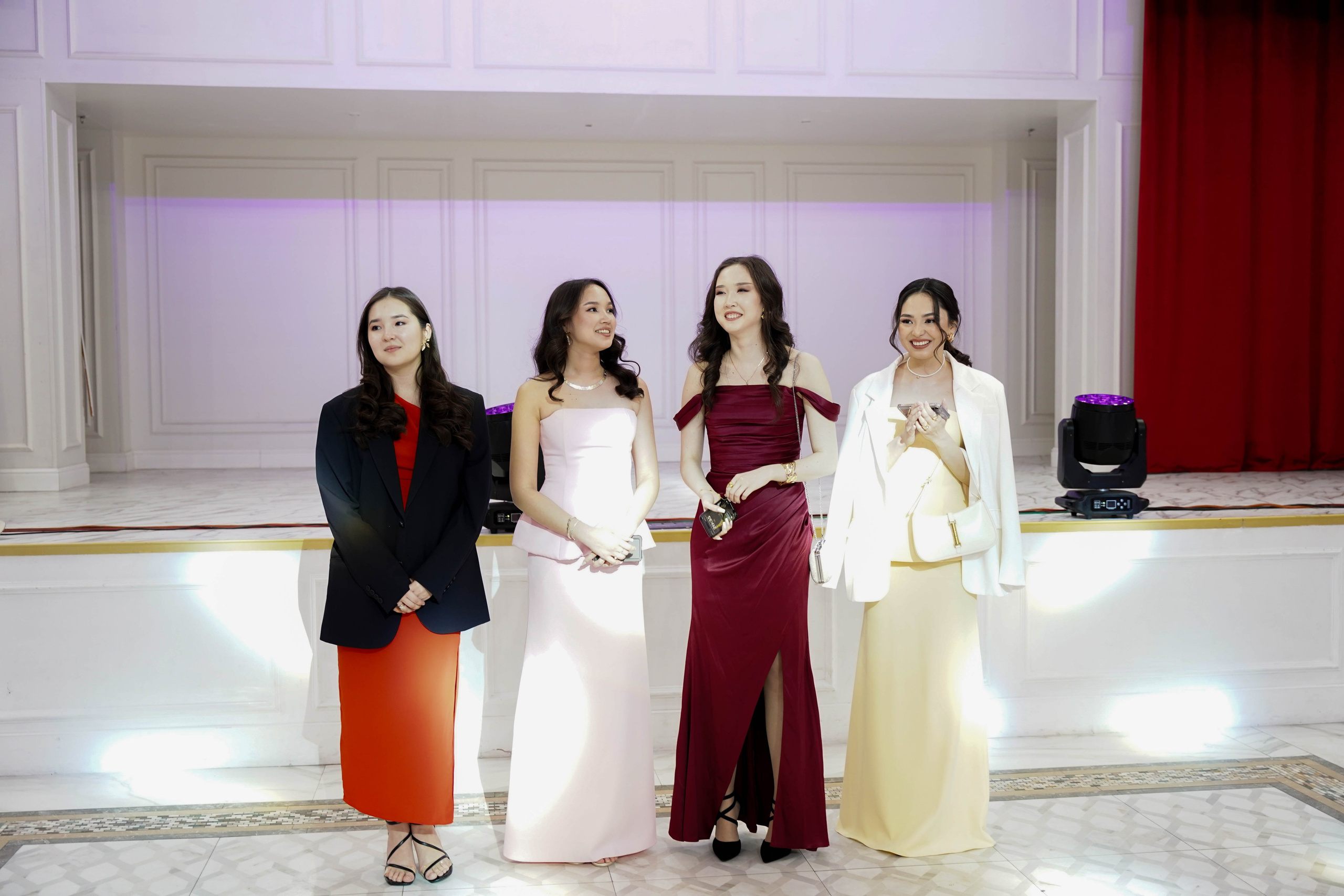 Dana uzatu. Фотограф Ернар Ержанов