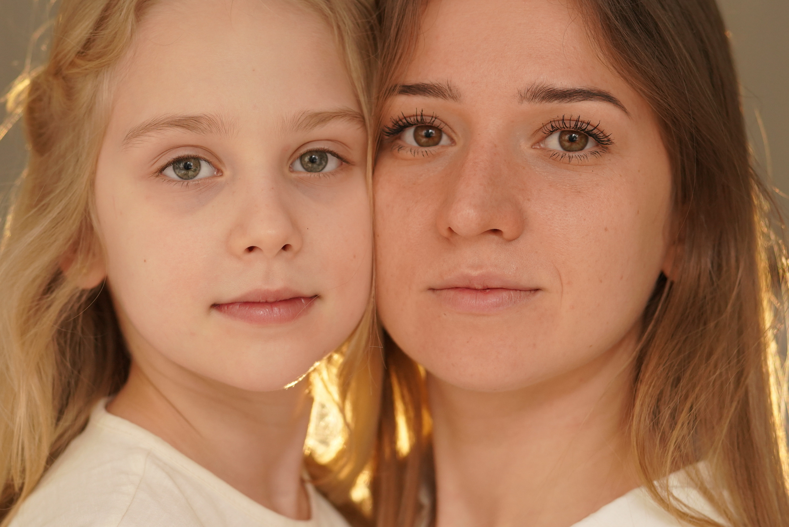 Нелли и Алиса. Мама и дочь. Фотограф Алматы, курс по Фотографии в Алматы. Дмитриева Наталья