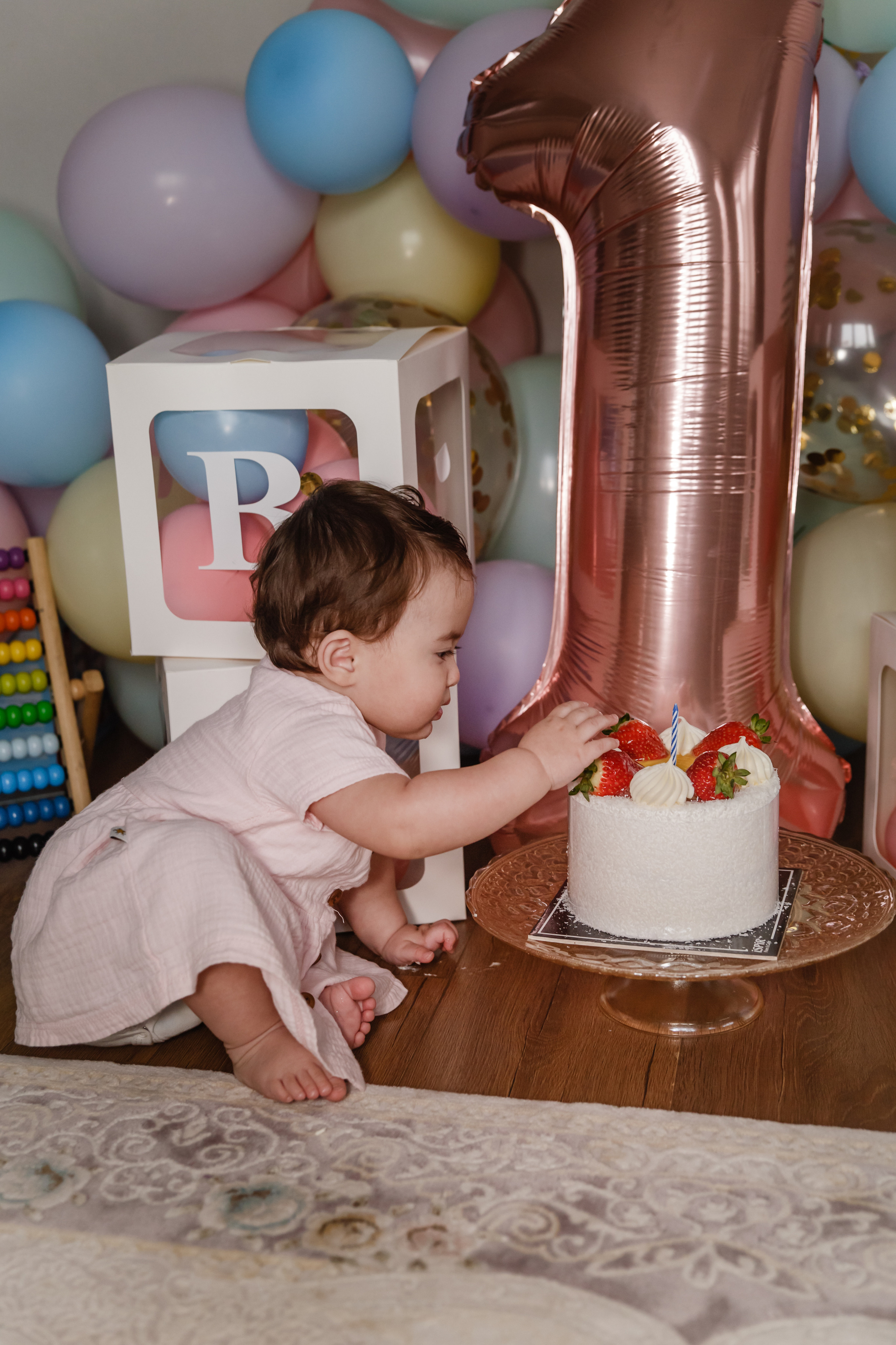 Lifestyle photo session for 1 year of birth. Professional family and children’s photographer in Izmir Irina Eron