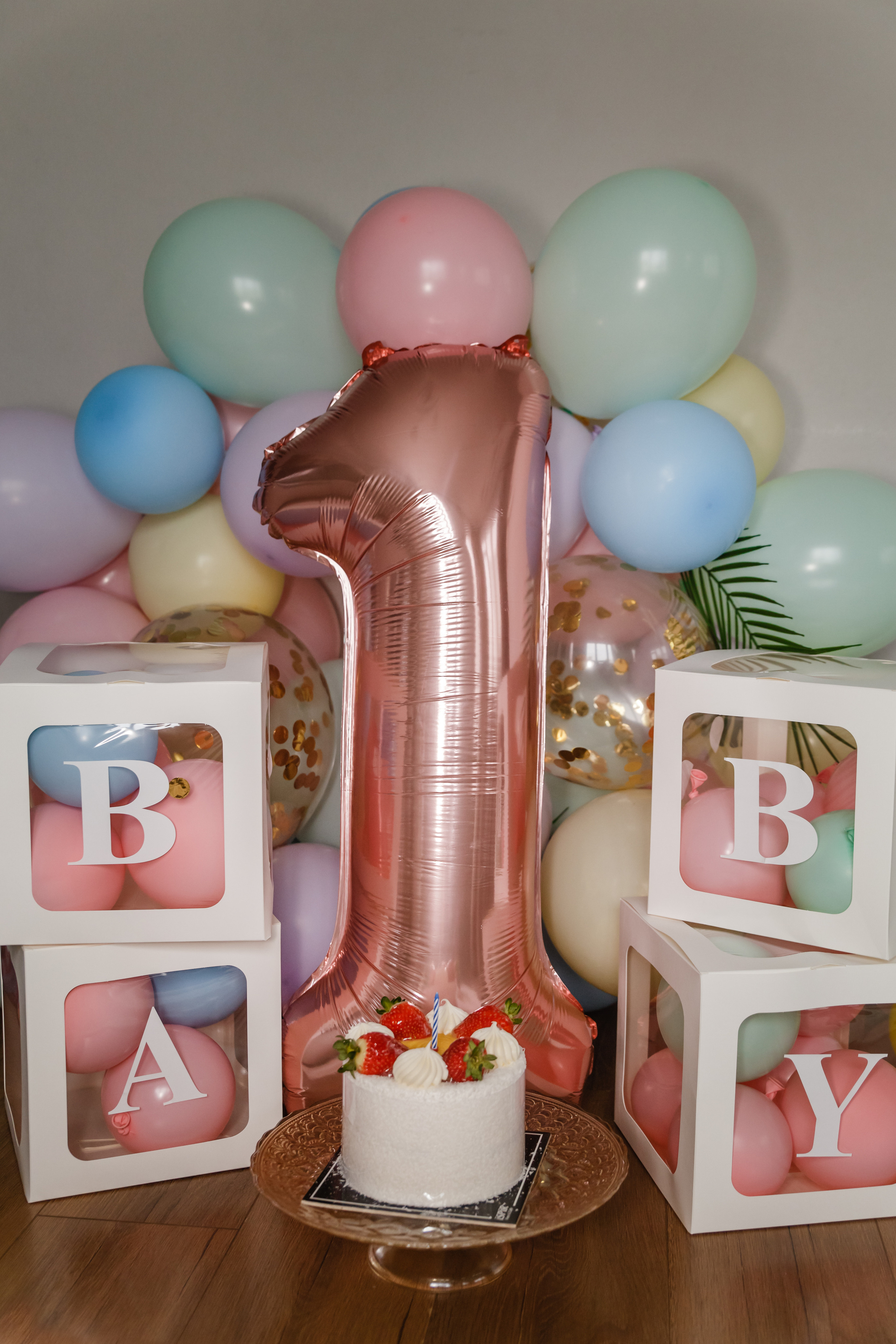 Lifestyle photo session for 1 year of birth. Professional family and children’s photographer in Izmir Irina Eron