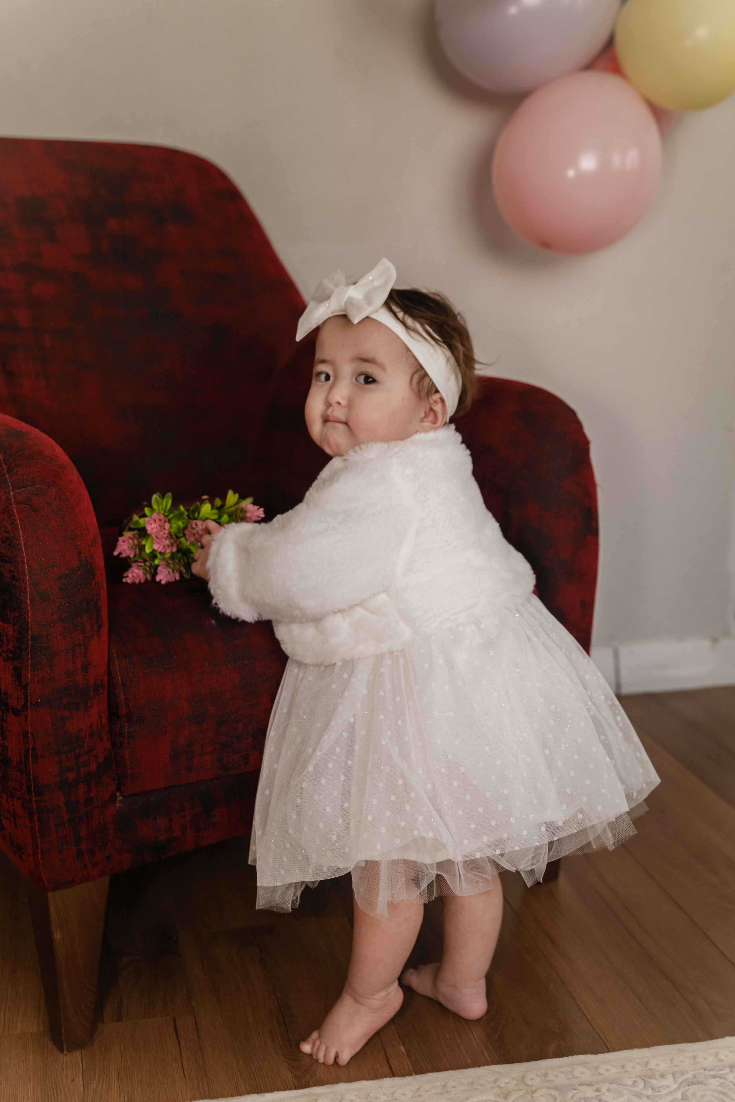 Lifestyle photo session for 1 year of birth. Professional family and children’s photographer in Izmir Irina Eron