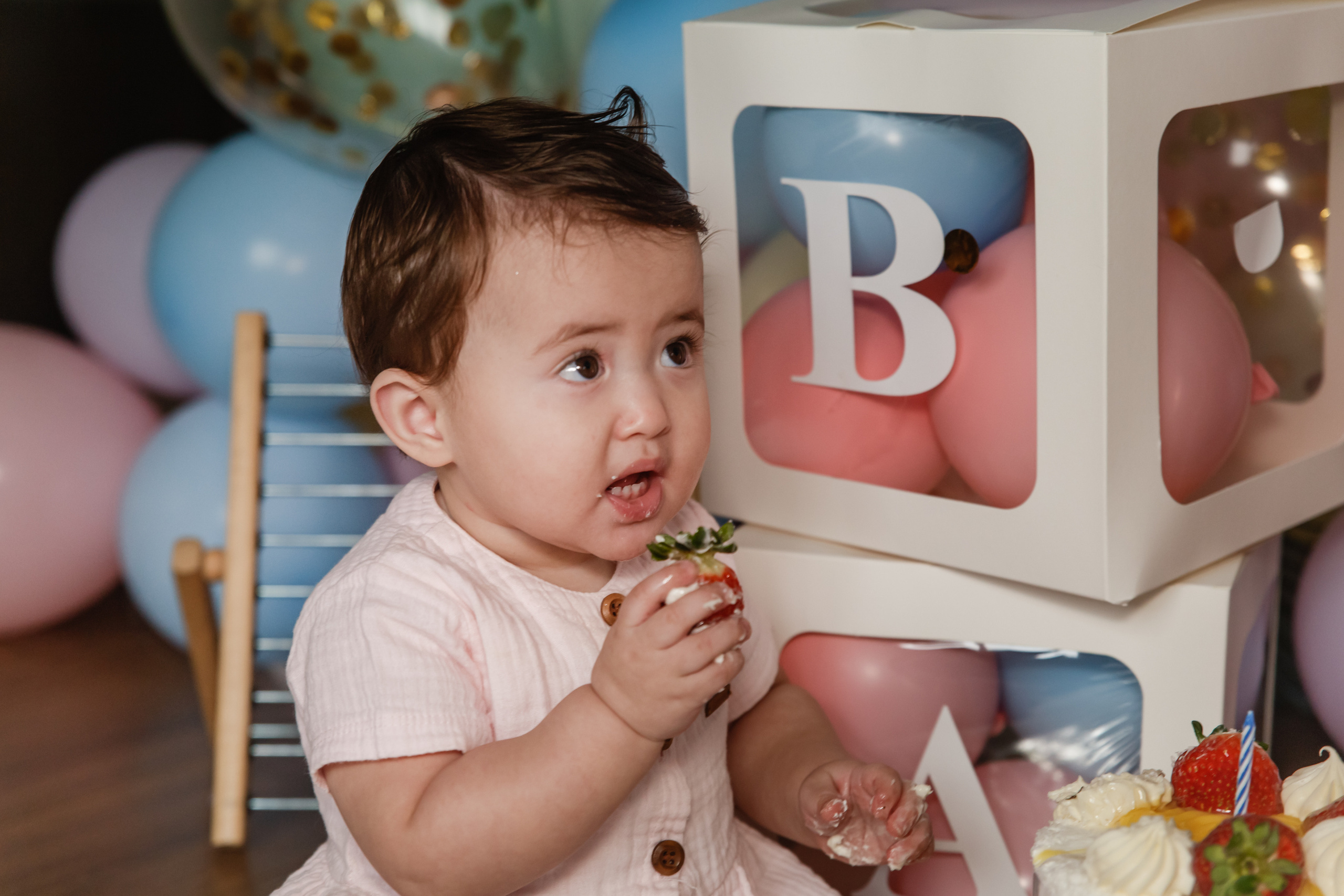Lifestyle photo session for 1 year of birth. Professional family and children’s photographer in Izmir Irina Eron