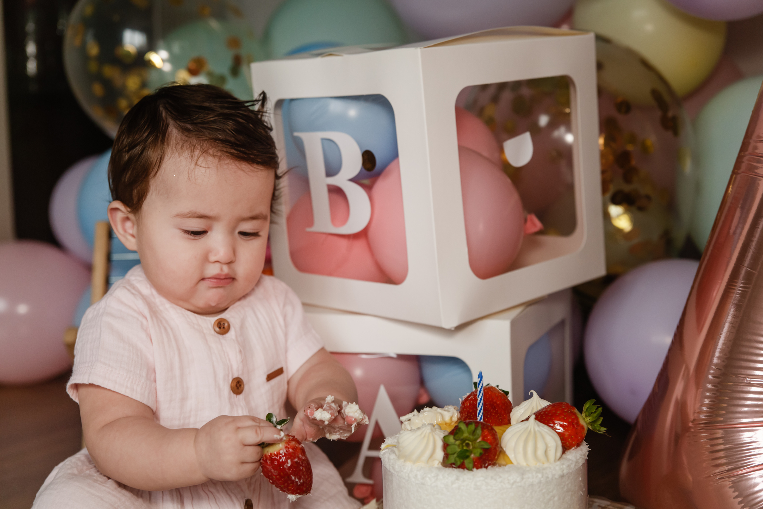 Lifestyle photo session for 1 year of birth. Professional family and children’s photographer in Izmir Irina Eron