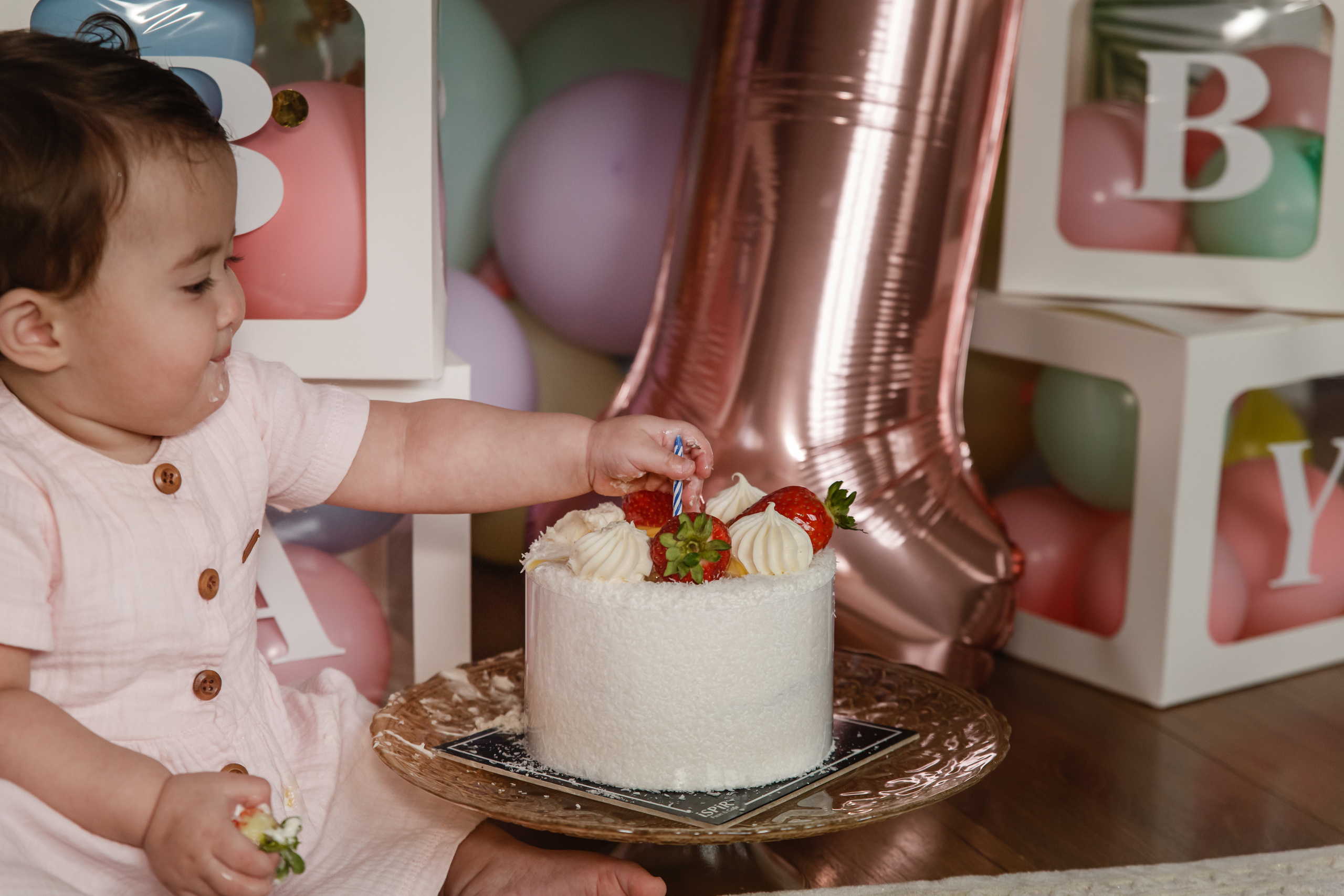 Lifestyle photo session for 1 year of birth. Professional family and children’s photographer in Izmir Irina Eron