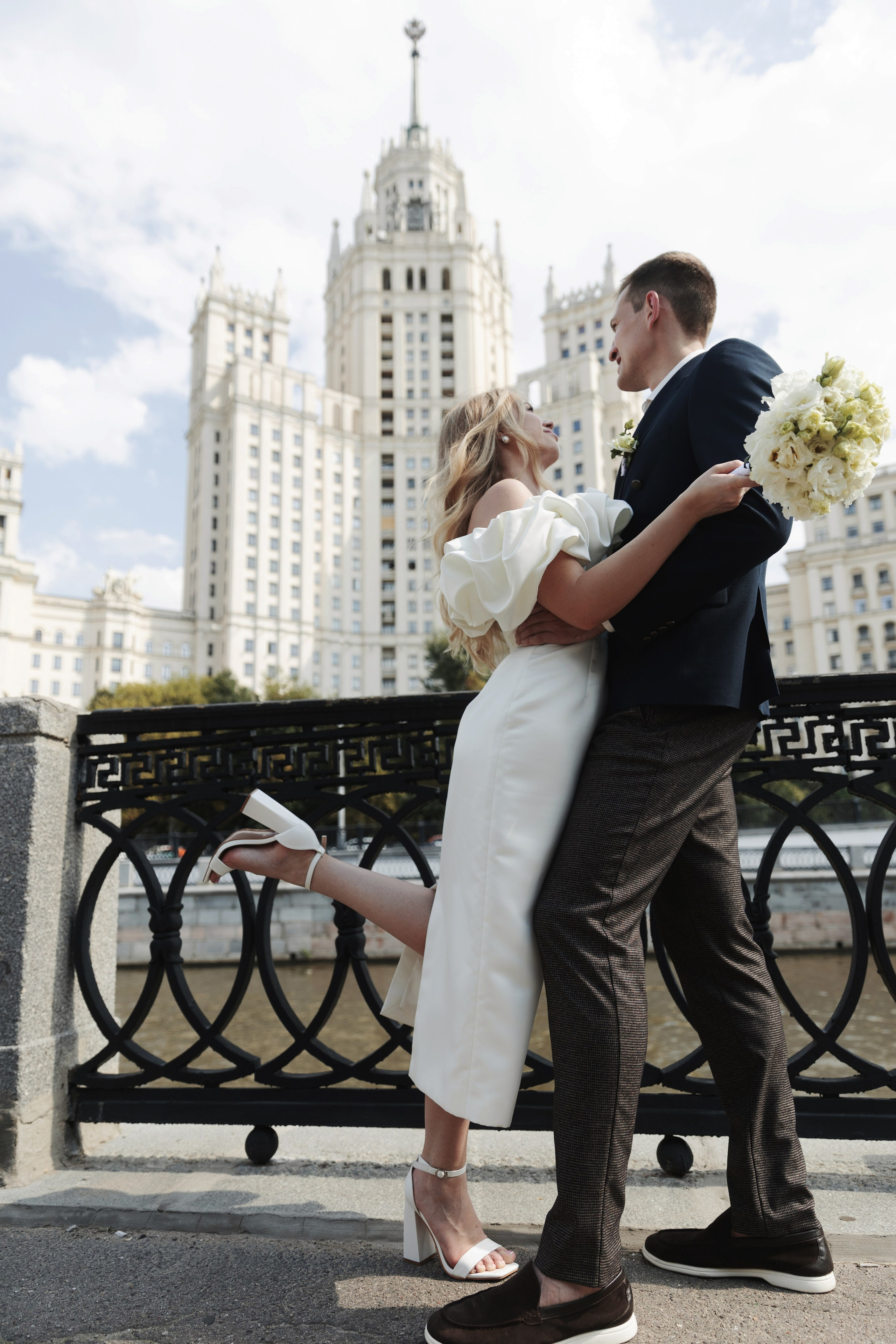 Свадебная фотосессия на Котельнической набережной и в парке Царицыно, Роспись в Шипиловском ЗАГСе. Свадебный фотограф Москва Анастасия Храмова