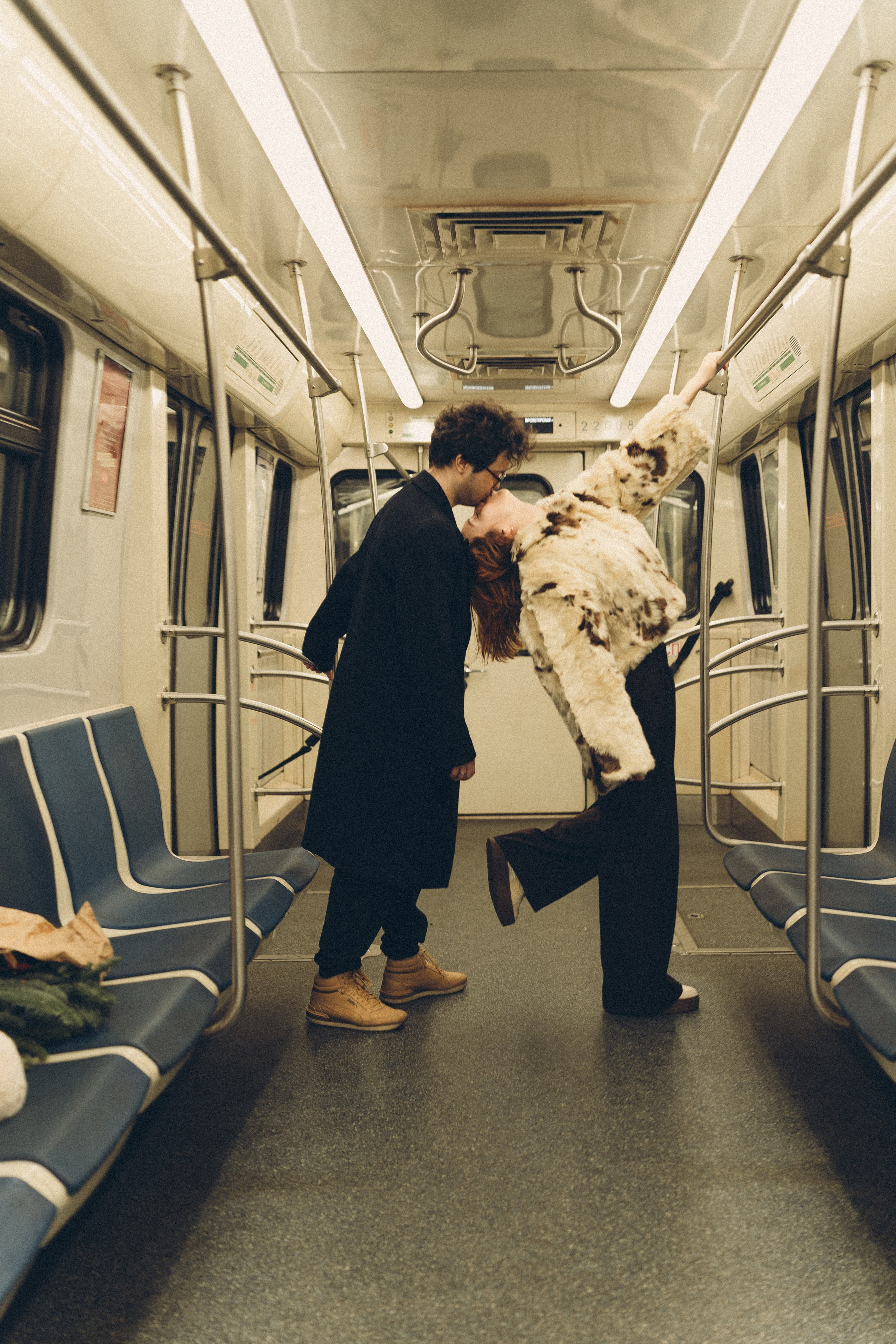 НОВОГОДНЯЯ ФОТОСЕСИИЯ ПАРЫ В МЕТРО ЛЮБОВЬ. Профессиональный фотограф, Санкт-Петербург — Виктория Богомолова