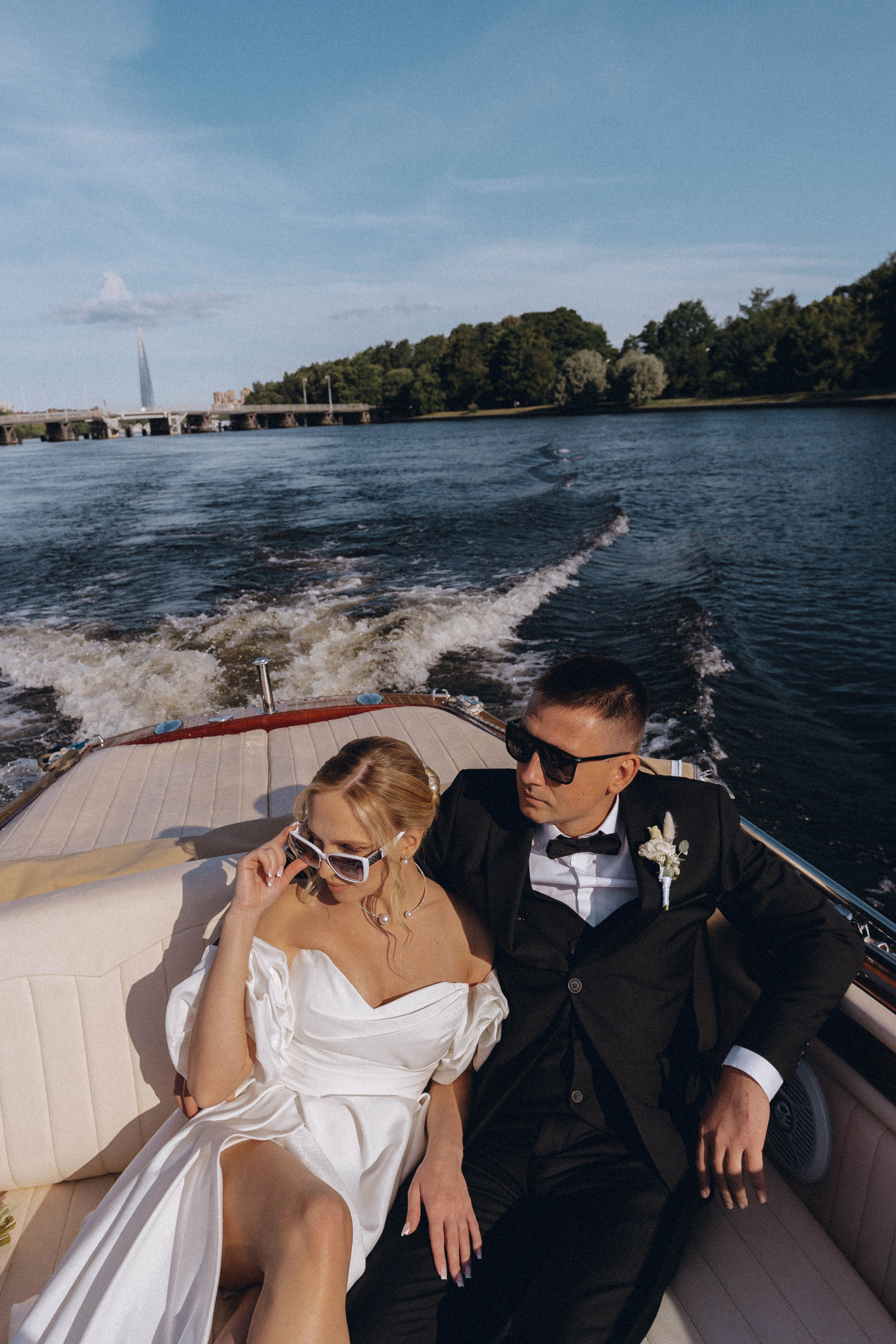 СВАДЕНБНАЯ СЬЕМКА НА КАТЕРЕ ПО КАНАЛАМ САНКТ-ПЕТЕРБУРГА И В АКВАТОРИИ НЕВЫ. Профессиональный фотограф, Санкт-Петербург — Виктория Богомолова