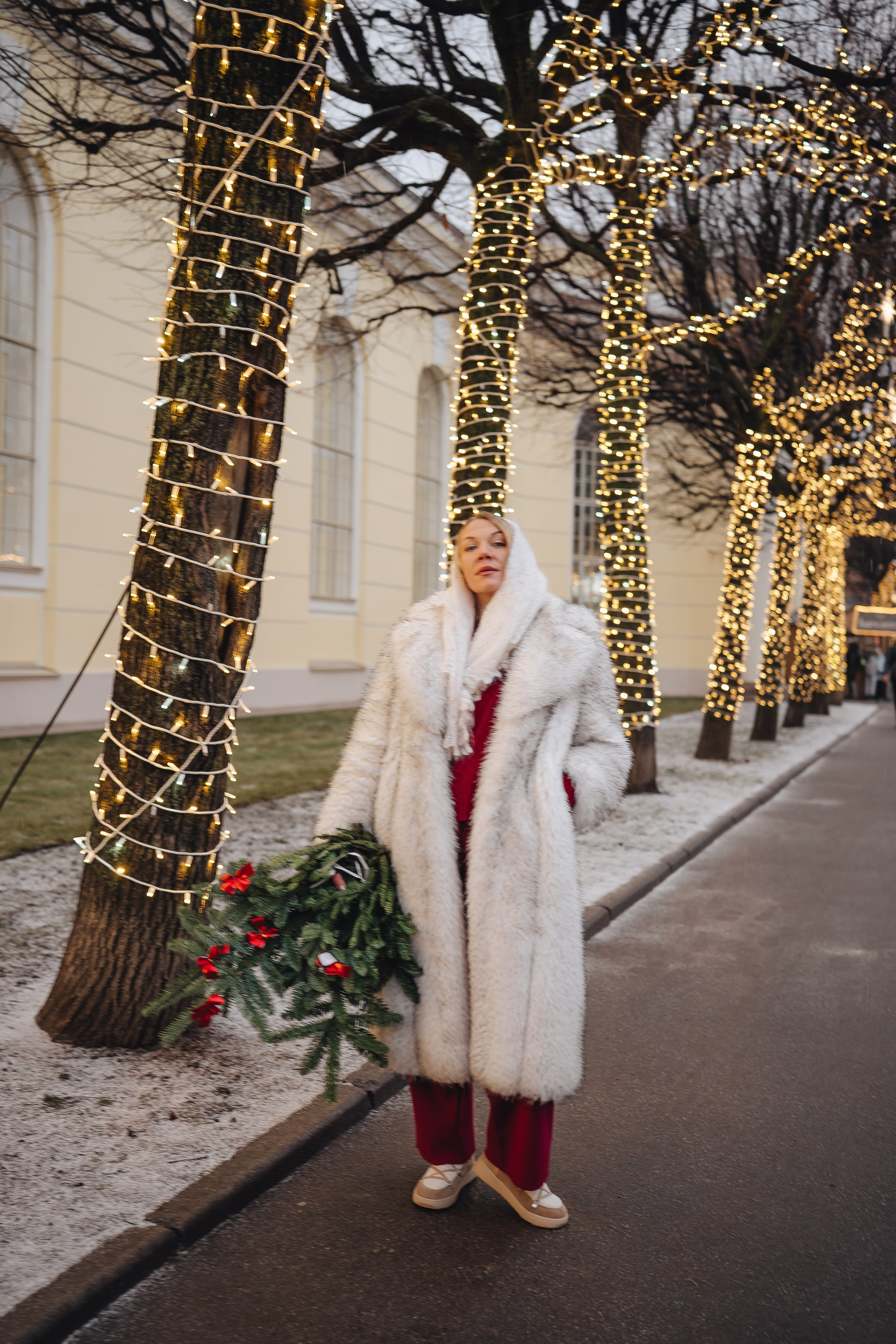 ПРОГУЛКА НА МАНЕЖНОЙ ПЛОЩАДИ ДЛЯ ДЕВУШКИ ПЕРЕД НОВЫМ ГОДОМ (НОВОГОДНЯЯ ФОТОСЕССИИЯ НА МАНЕЖНОЙ ПЛОЩАДИ). Профессиональный фотограф, Санкт-Петербург — Виктория Богомолова