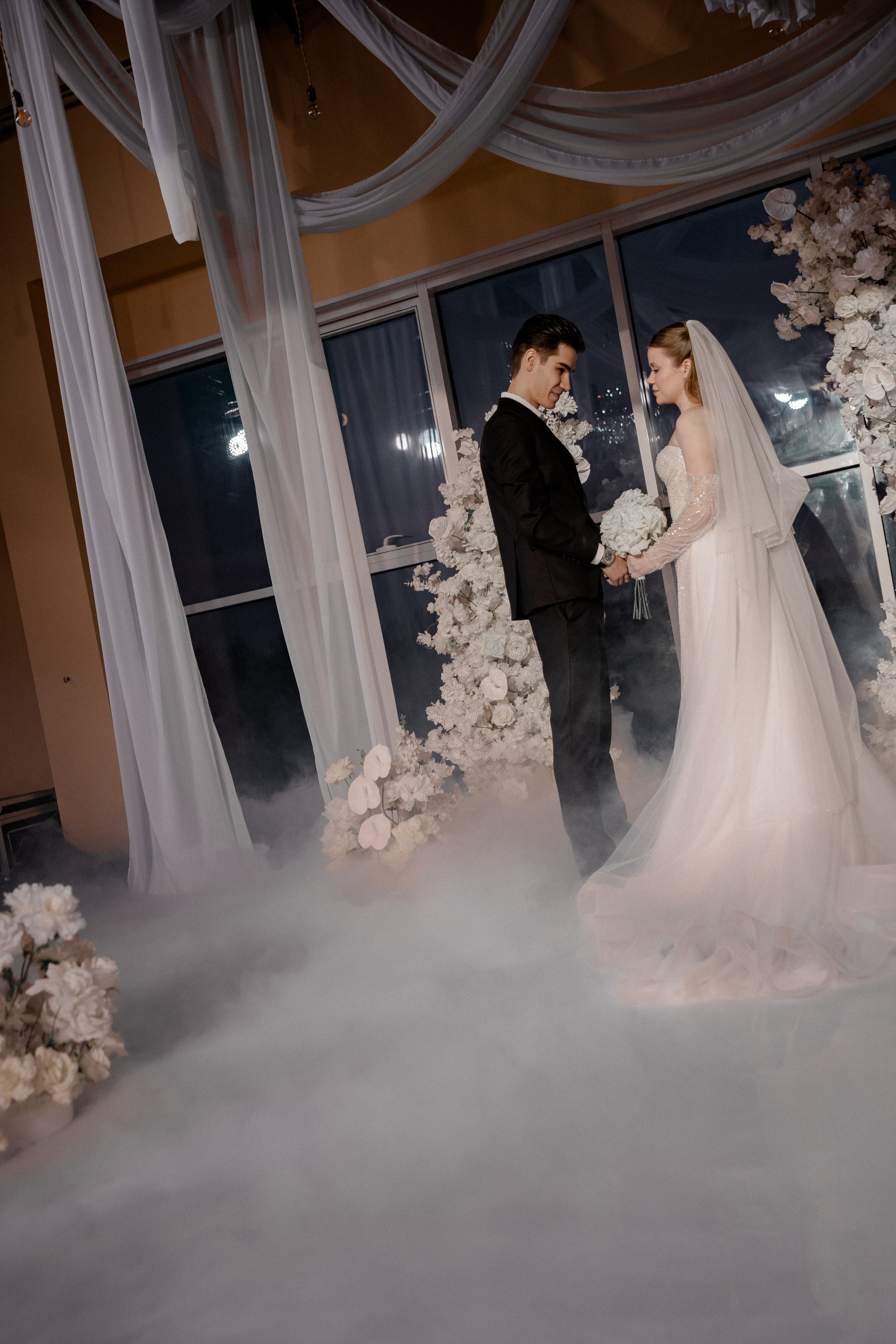 СВАДЕБНАЯ СЬЕМКА СБОРОВ В ОТЕЛЕ И ВЫЕЗД НА ЦЕРЕМОНИЮ (СНЯТО В СИБИРЕ В НИЖНЕВАРТОВСКЕ). Профессиональный фотограф, Санкт-Петербург — Виктория Богомолова